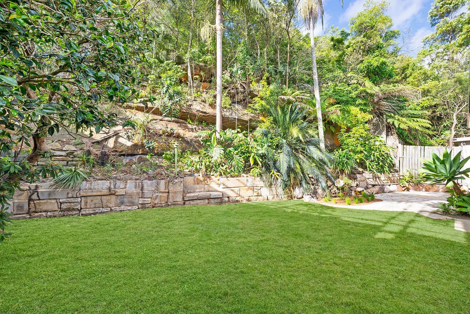 11 Upper Cliff Avenue,Northbridge, Northbridge - Thumbnail 2
