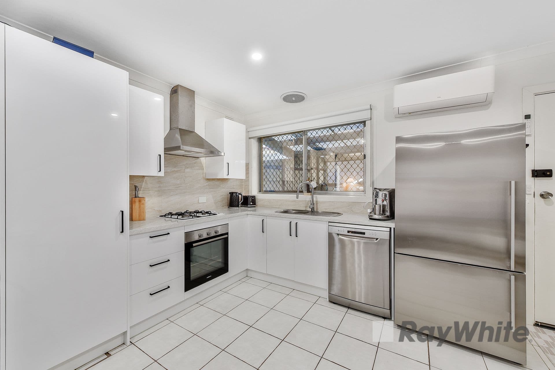 13 Nicole Avenue, Dandenong North VIC 3175, Dandenong North - Thumbnail 2