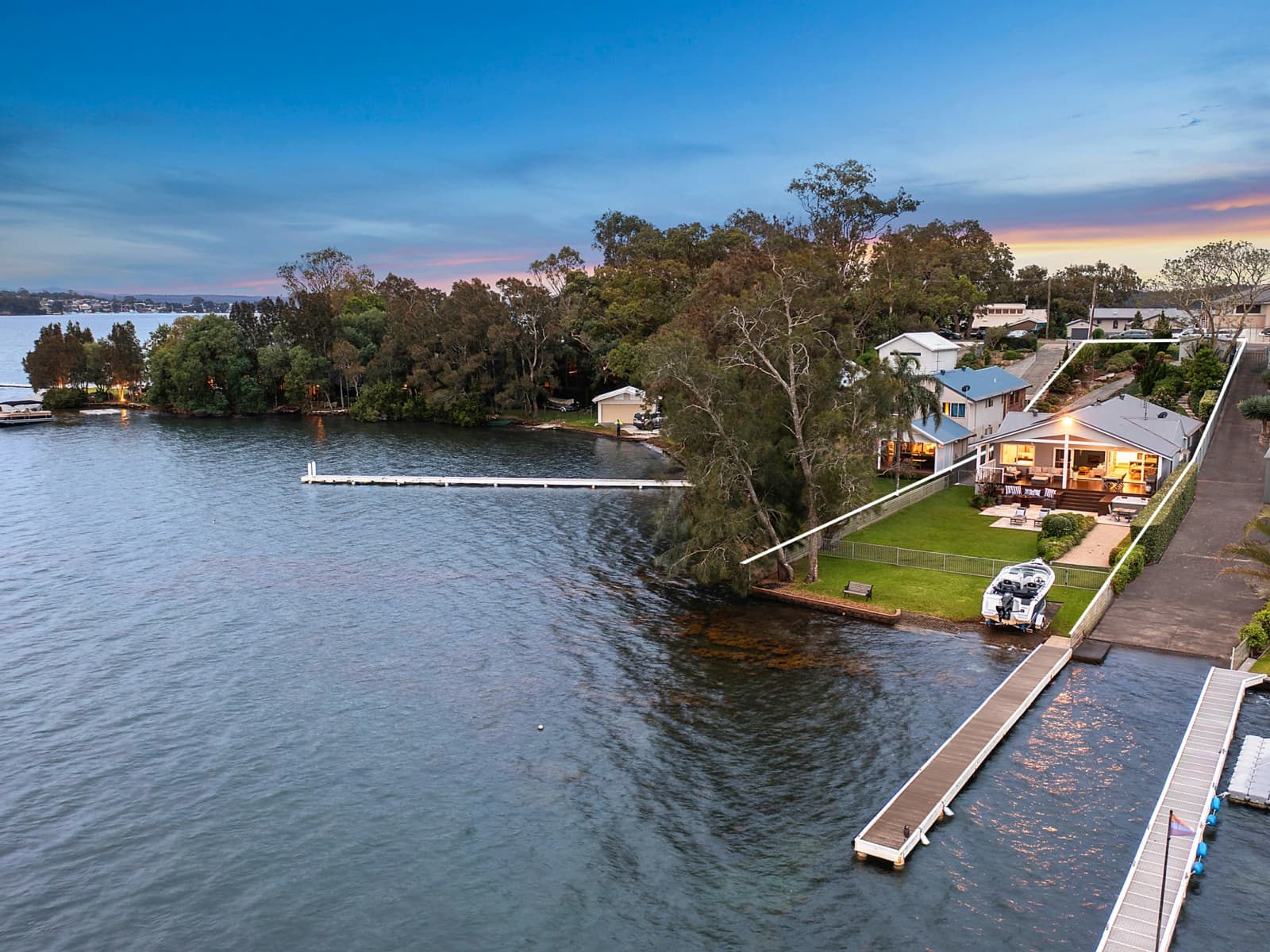 62 Gordon Avenue,Summerland Point, Summerland Point - Image 1