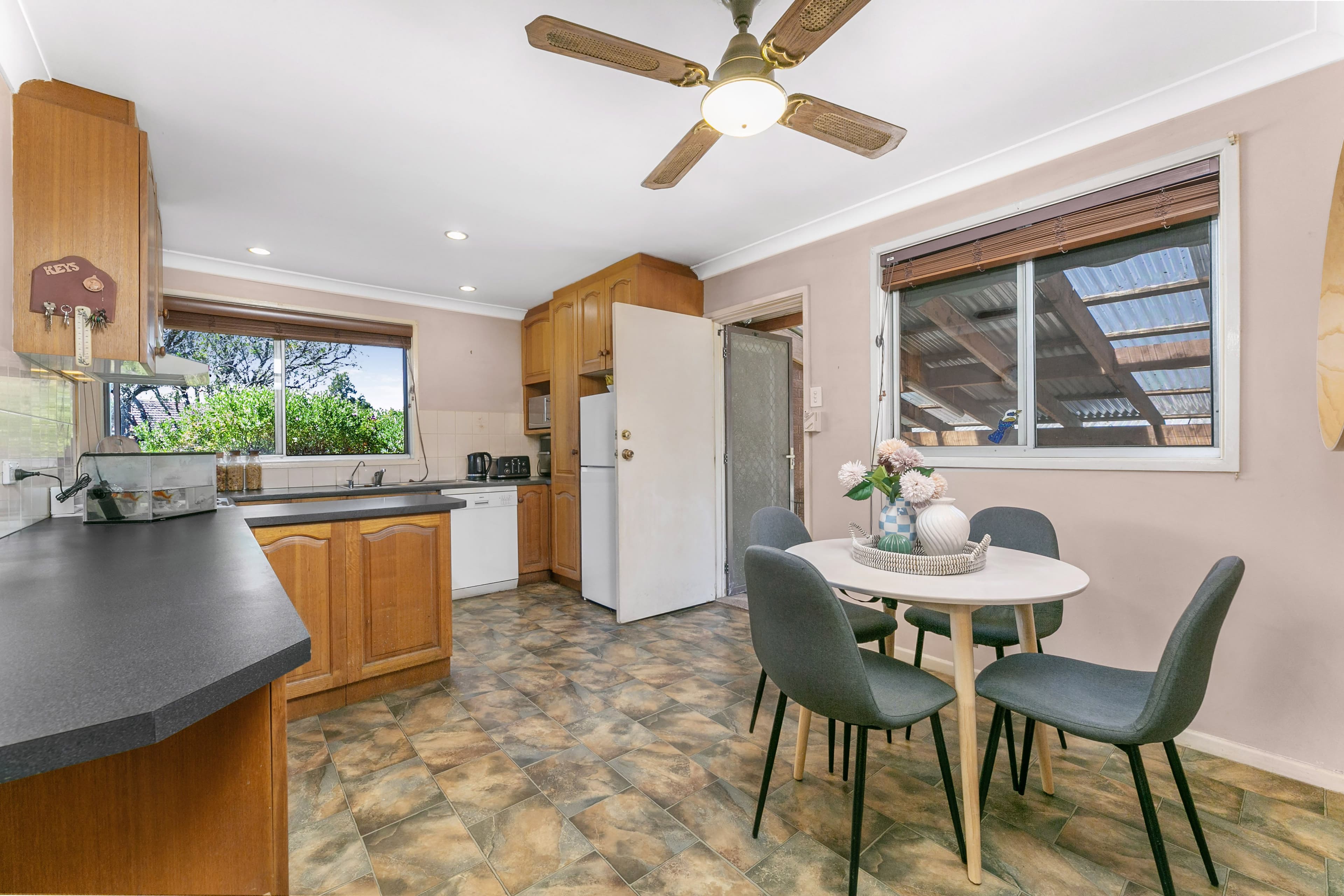 6 Tucabia Avenue, Georges Hall NSW 2198, Georges Hall - Thumbnail 4