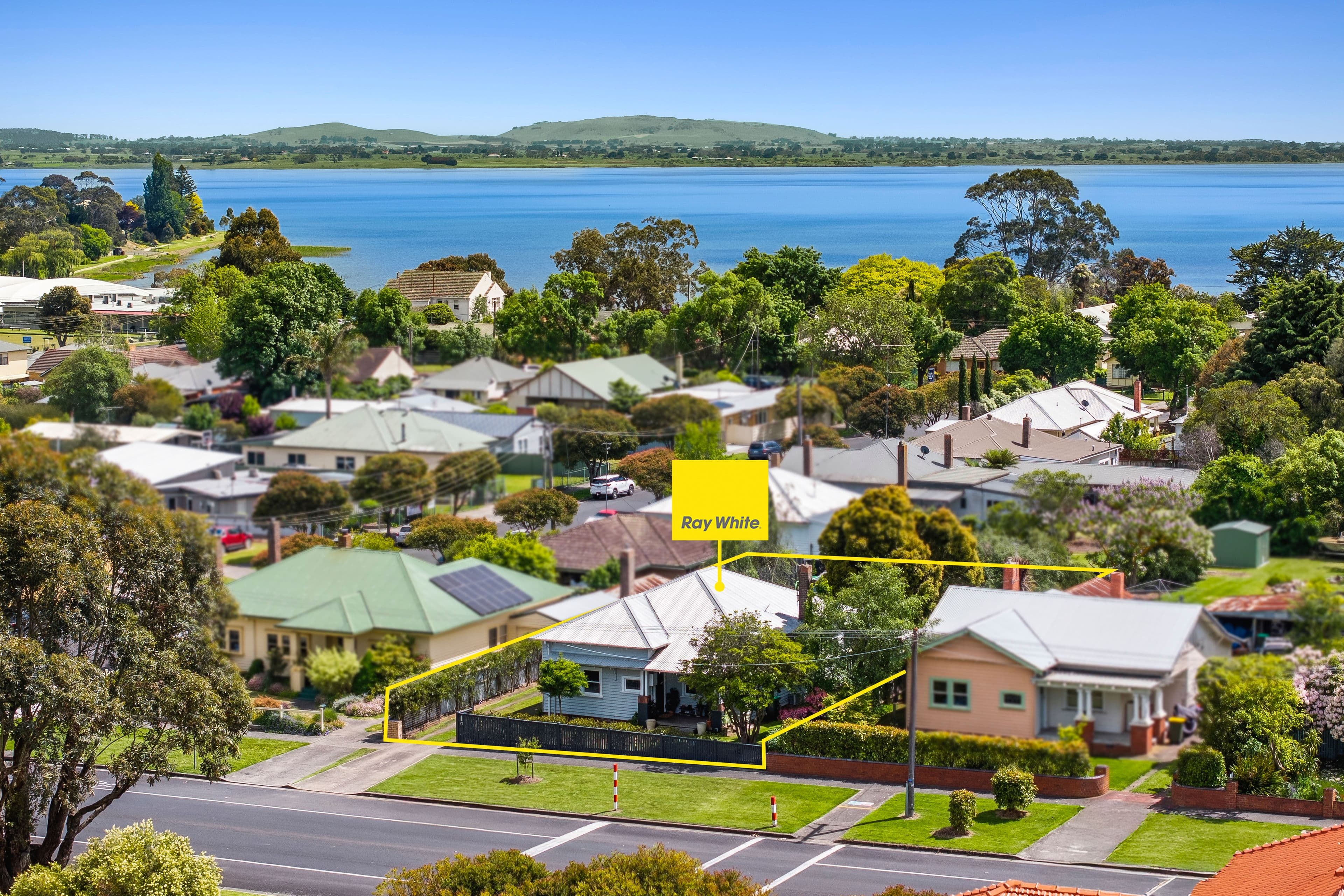 21 Ligar Street, Colac VIC 3250, Colac - Thumbnail 2