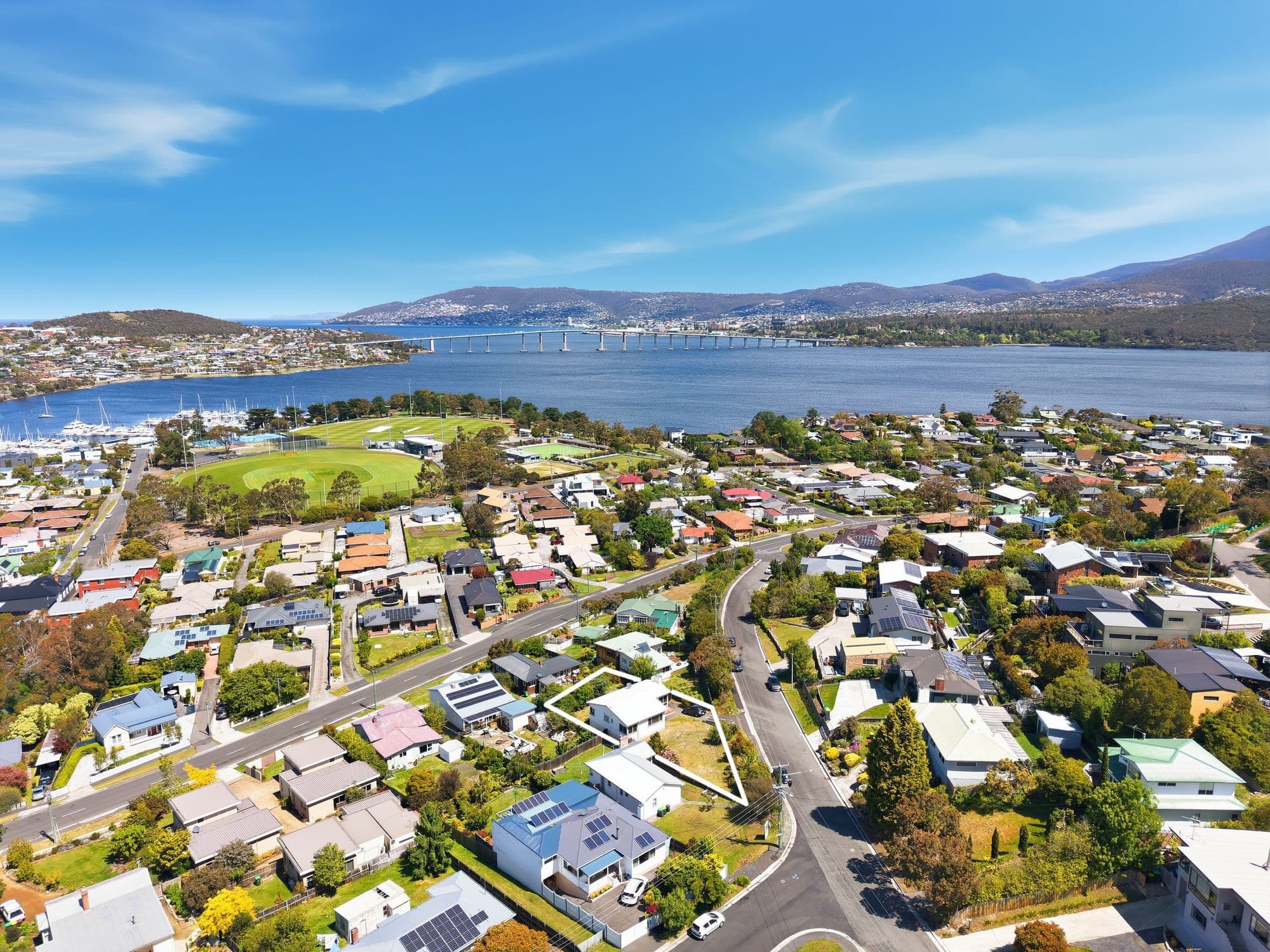 3 Oliver Avenue, Lindisfarne TAS 7015, Lindisfarne - Image 1