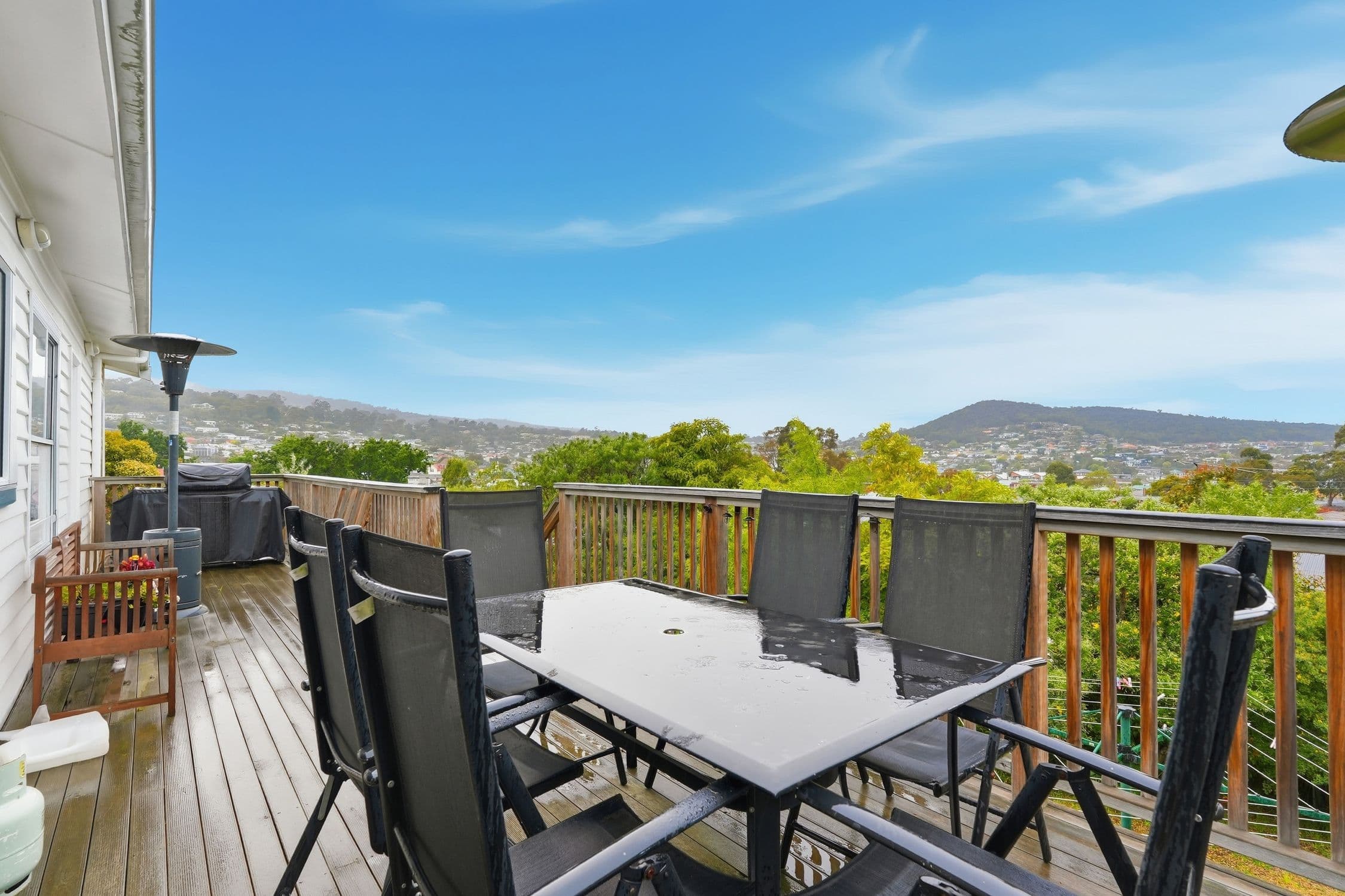 3 Oliver Avenue, Lindisfarne TAS 7015, Lindisfarne - Thumbnail 2