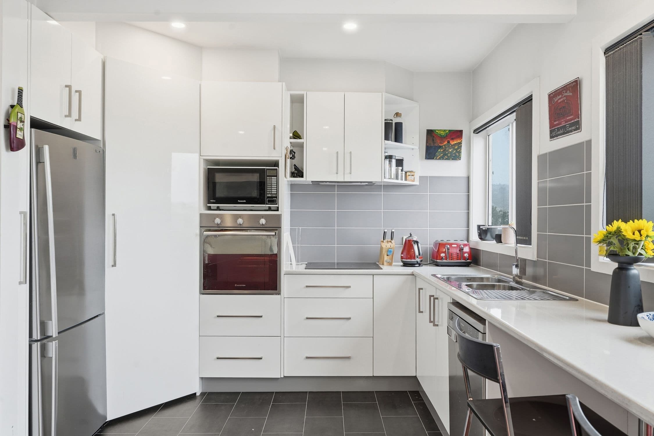 3 Oliver Avenue, Lindisfarne TAS 7015, Lindisfarne - Thumbnail 4