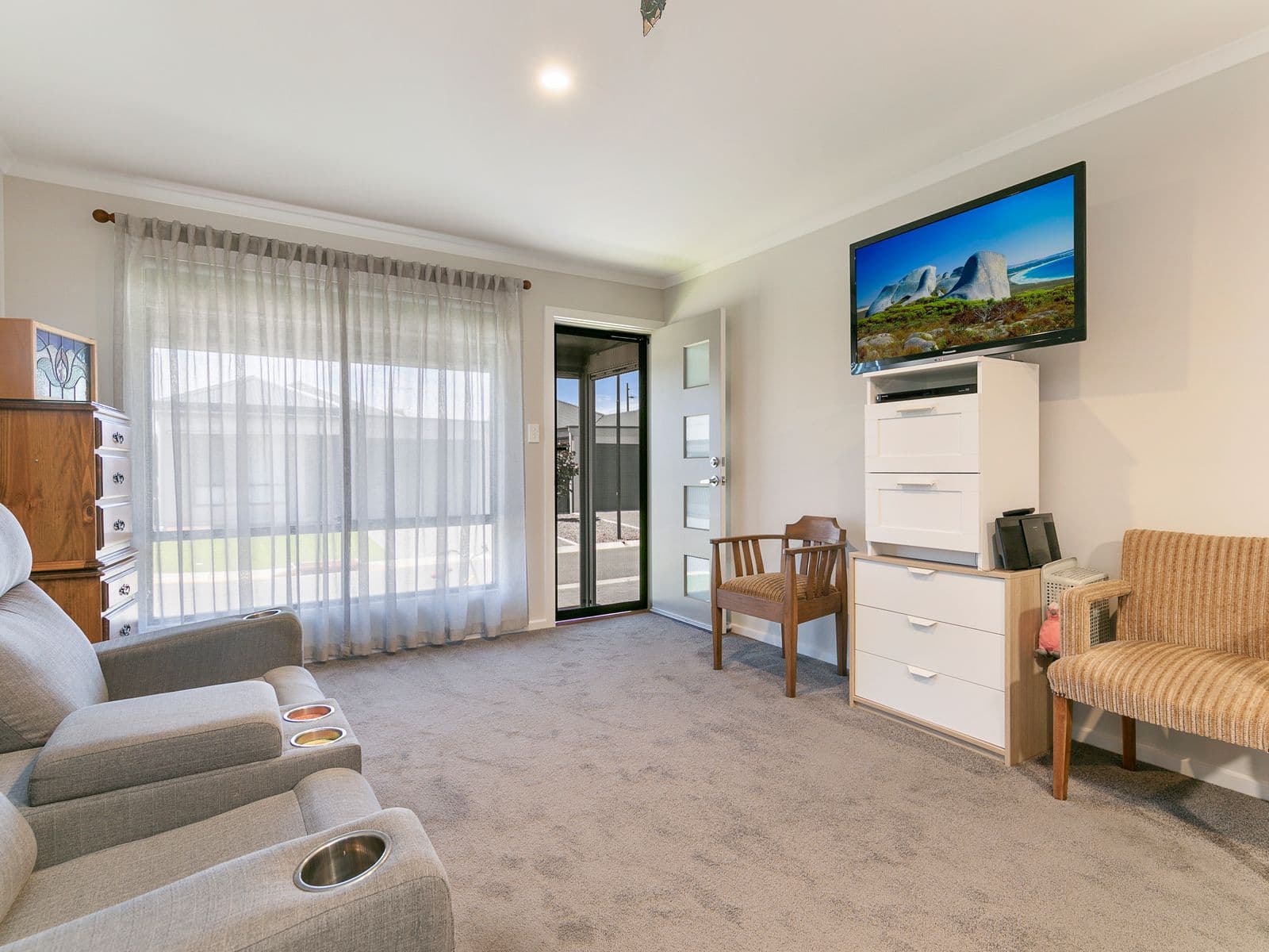 60A Strathaird Boulevard, Smithfield - Thumbnail 2