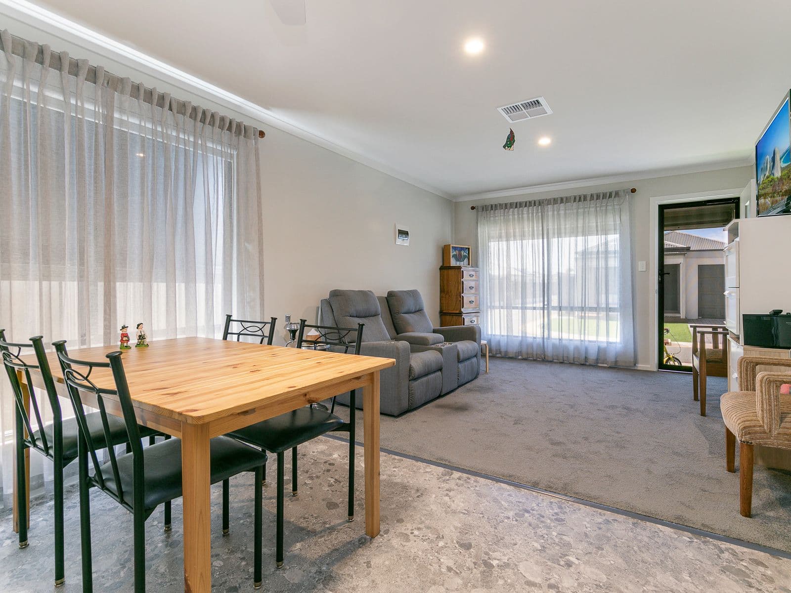 60A Strathaird Boulevard, Smithfield - Thumbnail 3