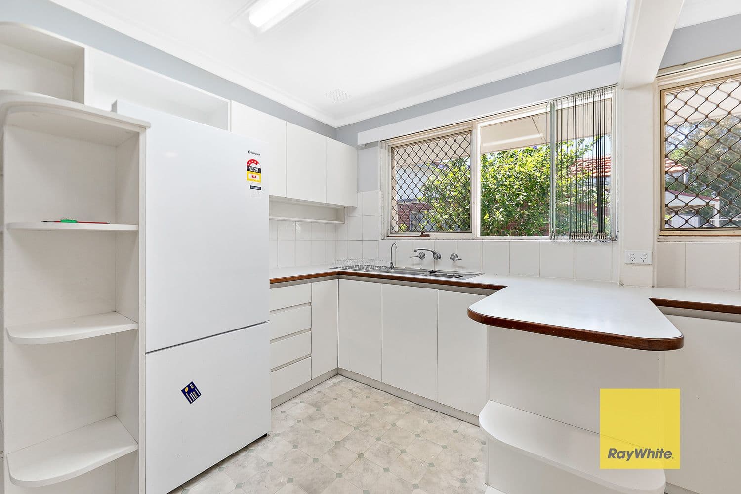6 Charlton Place, Thornlie WA 6108, Thornlie - Thumbnail 2