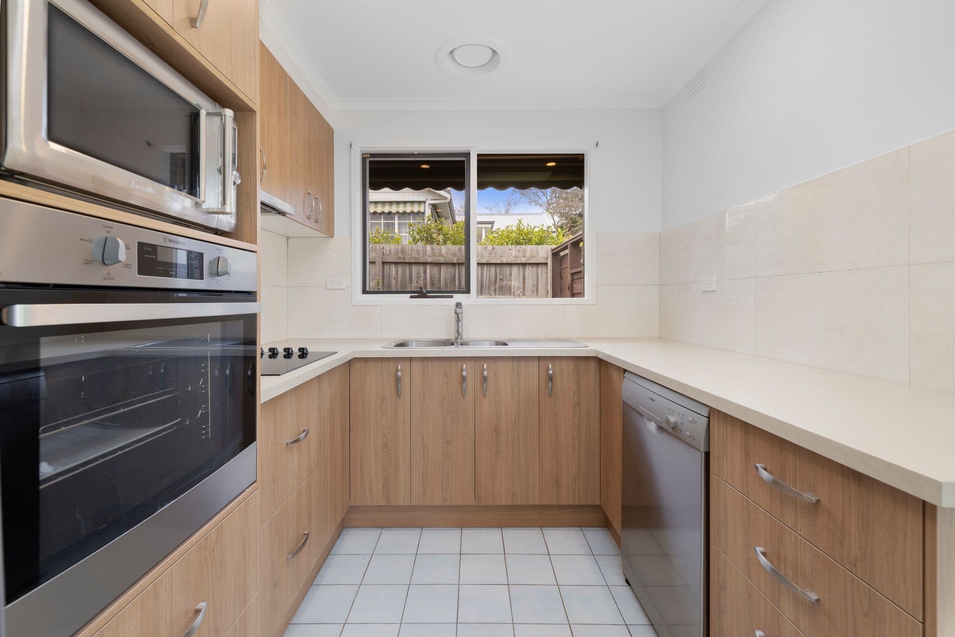 16 Birdie Street, Mount Waverley VIC 3149, Mount Waverley - Thumbnail 3