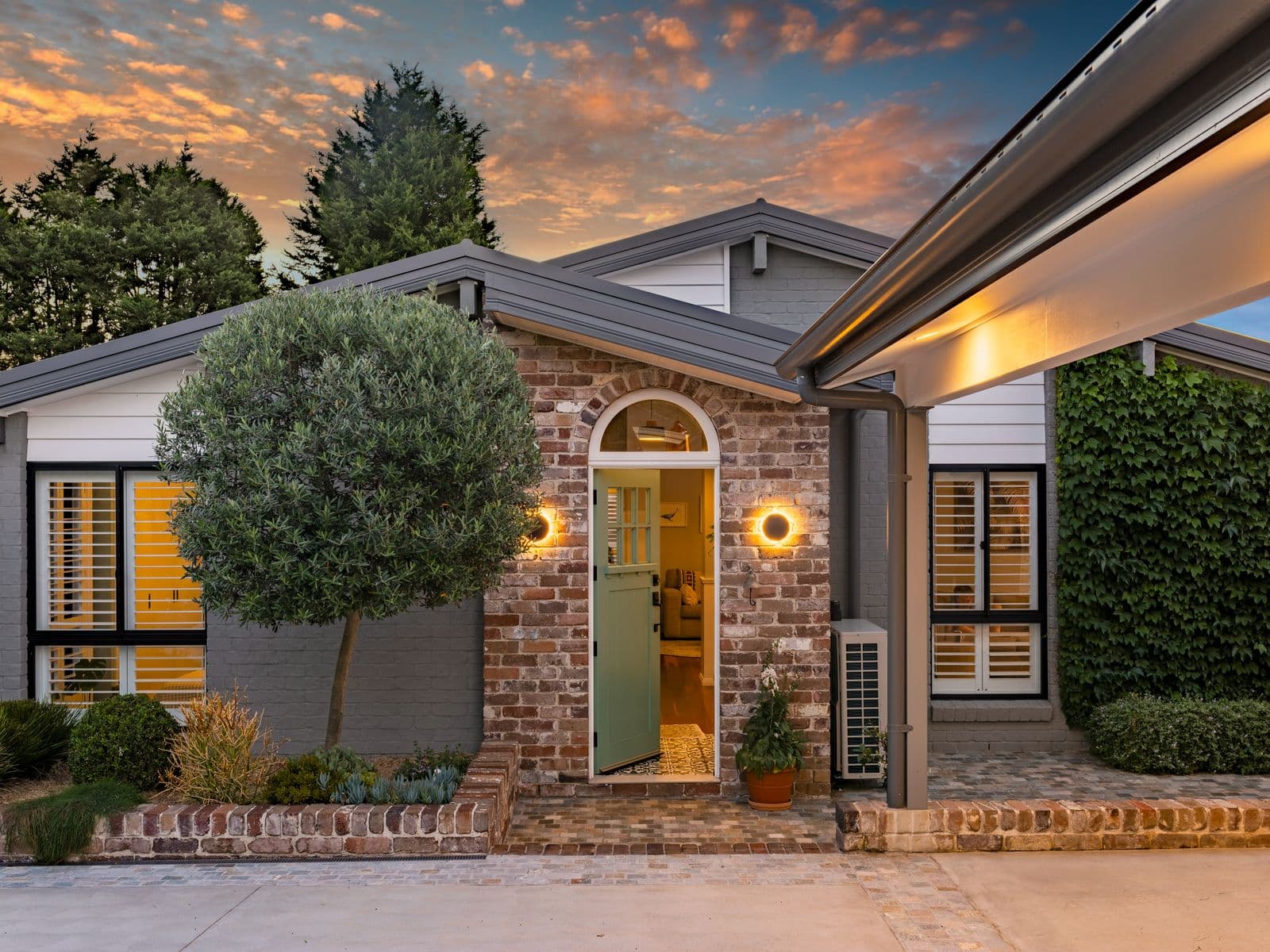 14 Elkhorn Place, Alfords Point - Thumbnail 2