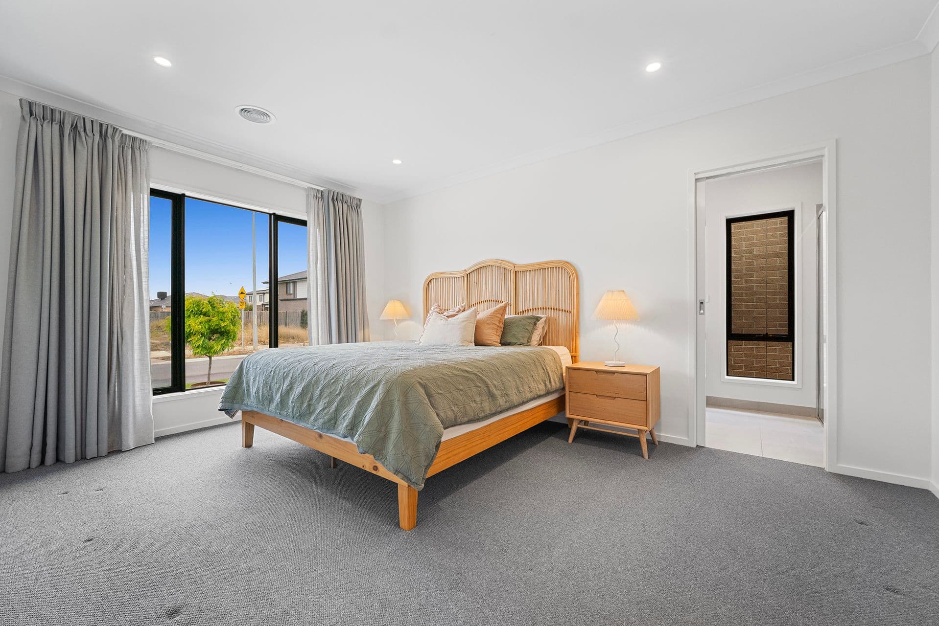195 Brookwater Parade, Lyndhurst VIC 3975, Lyndhurst - Thumbnail 2