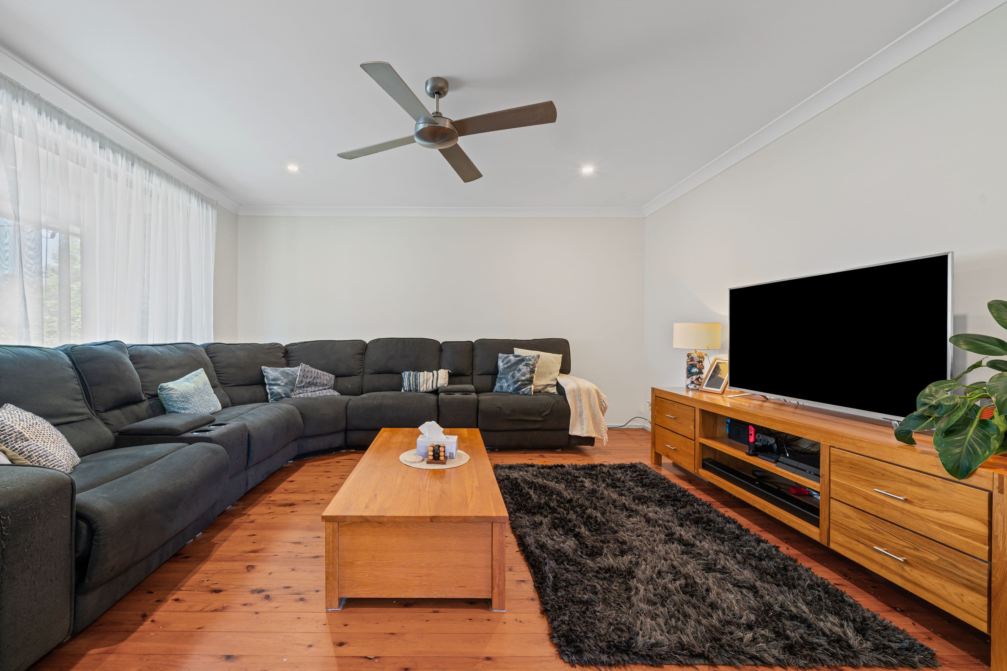 33 Emerald Place, Berkeley Vale NSW 2261, Berkeley Vale - Thumbnail 2