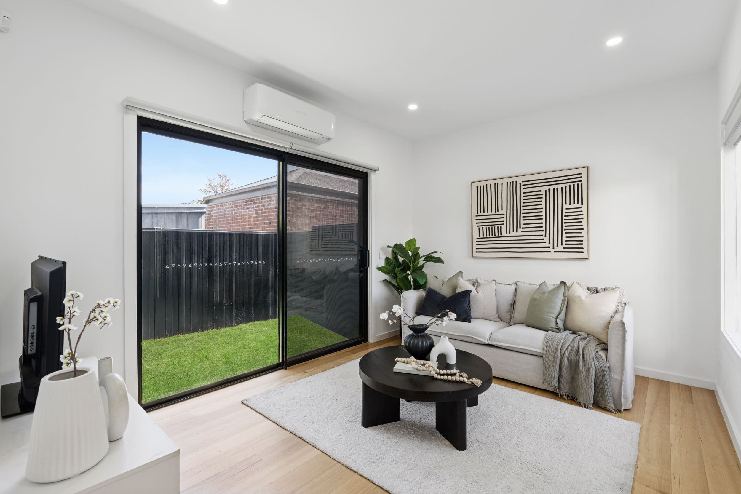 165 Rathcown Road, Reservoir VIC 3073, Reservoir - Thumbnail 2