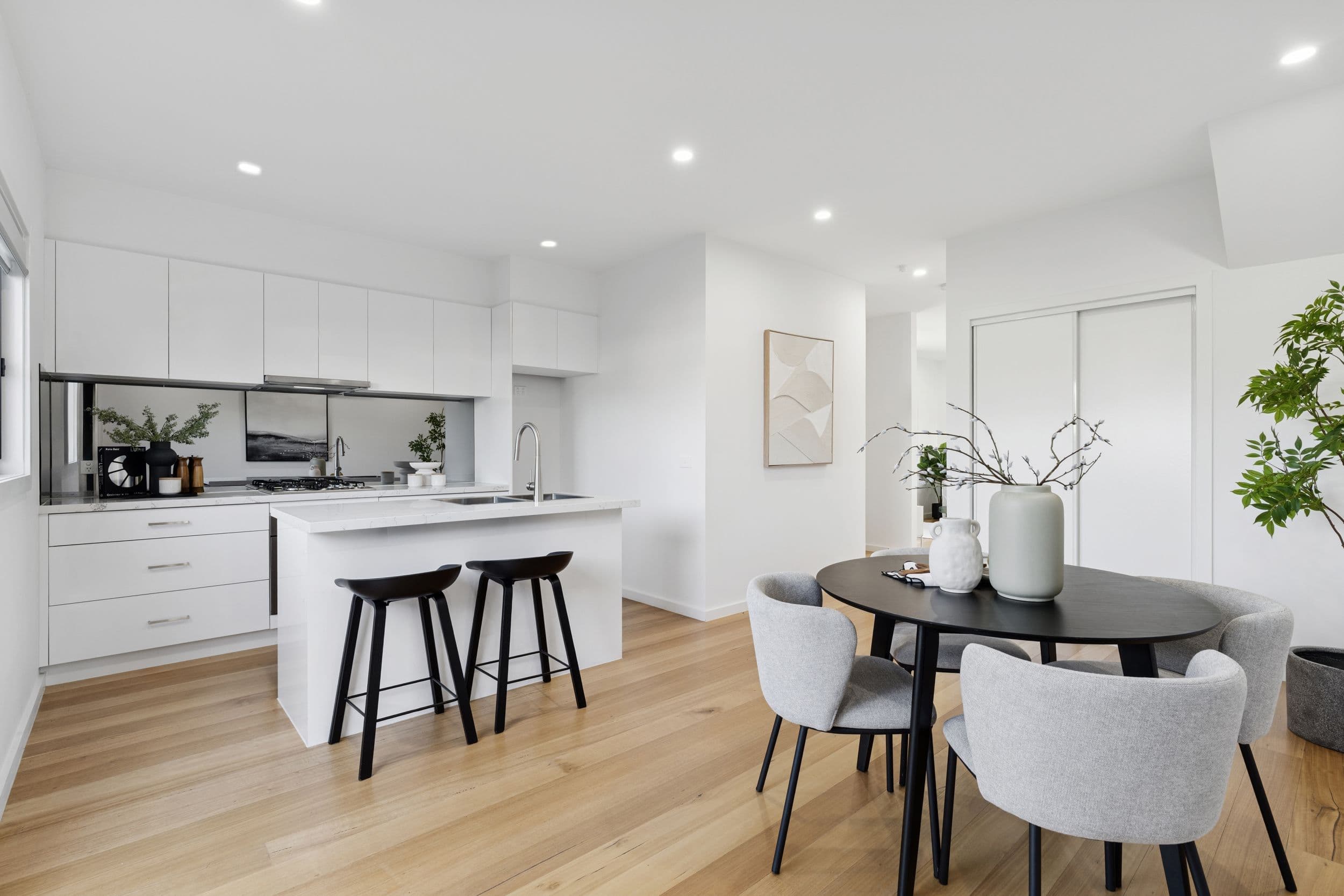165 Rathcown Road, Reservoir VIC 3073, Reservoir - Thumbnail 3