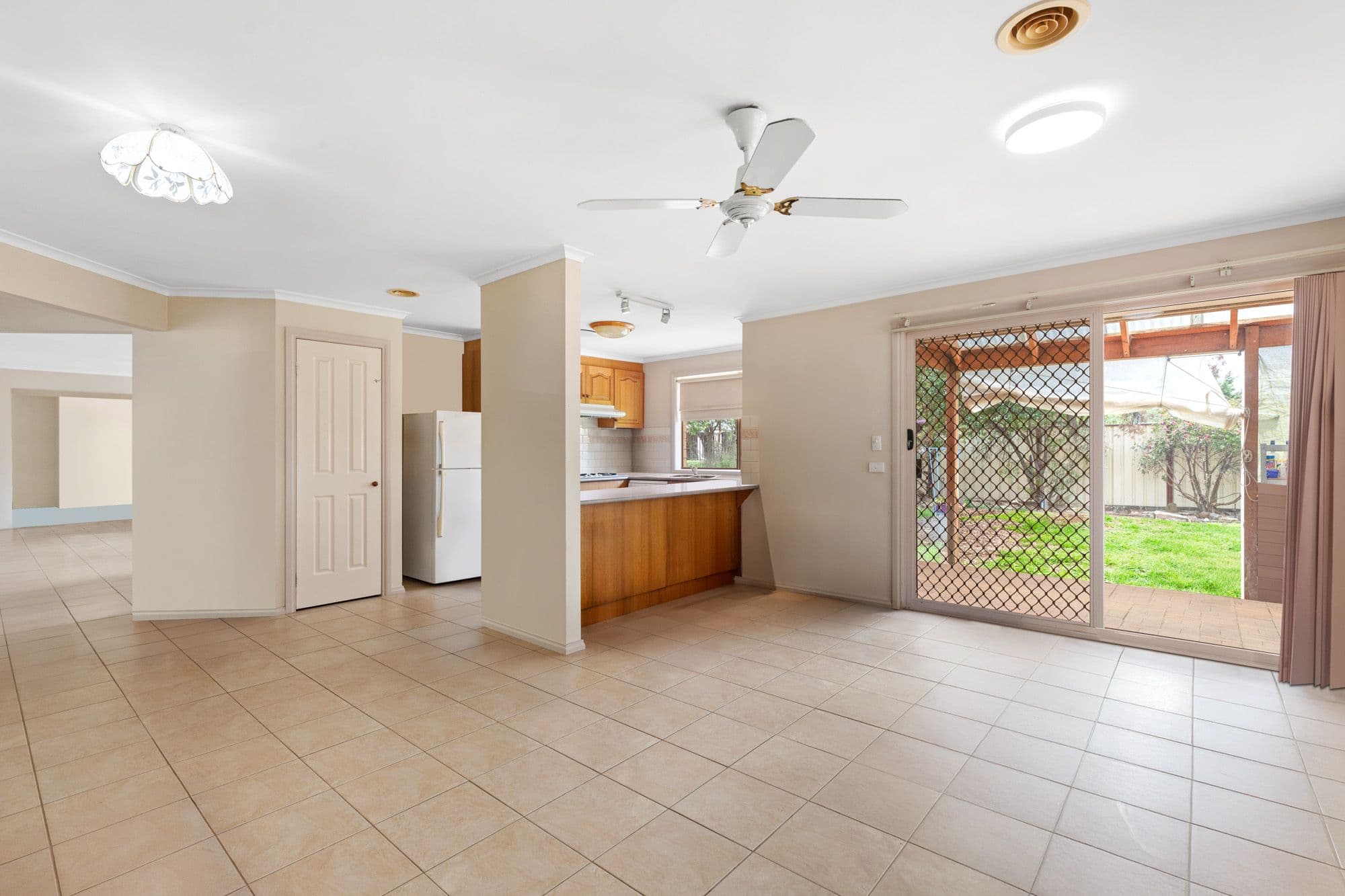 52 Hopetoun Road, Werribee VIC 3030, Werribee - Thumbnail 3