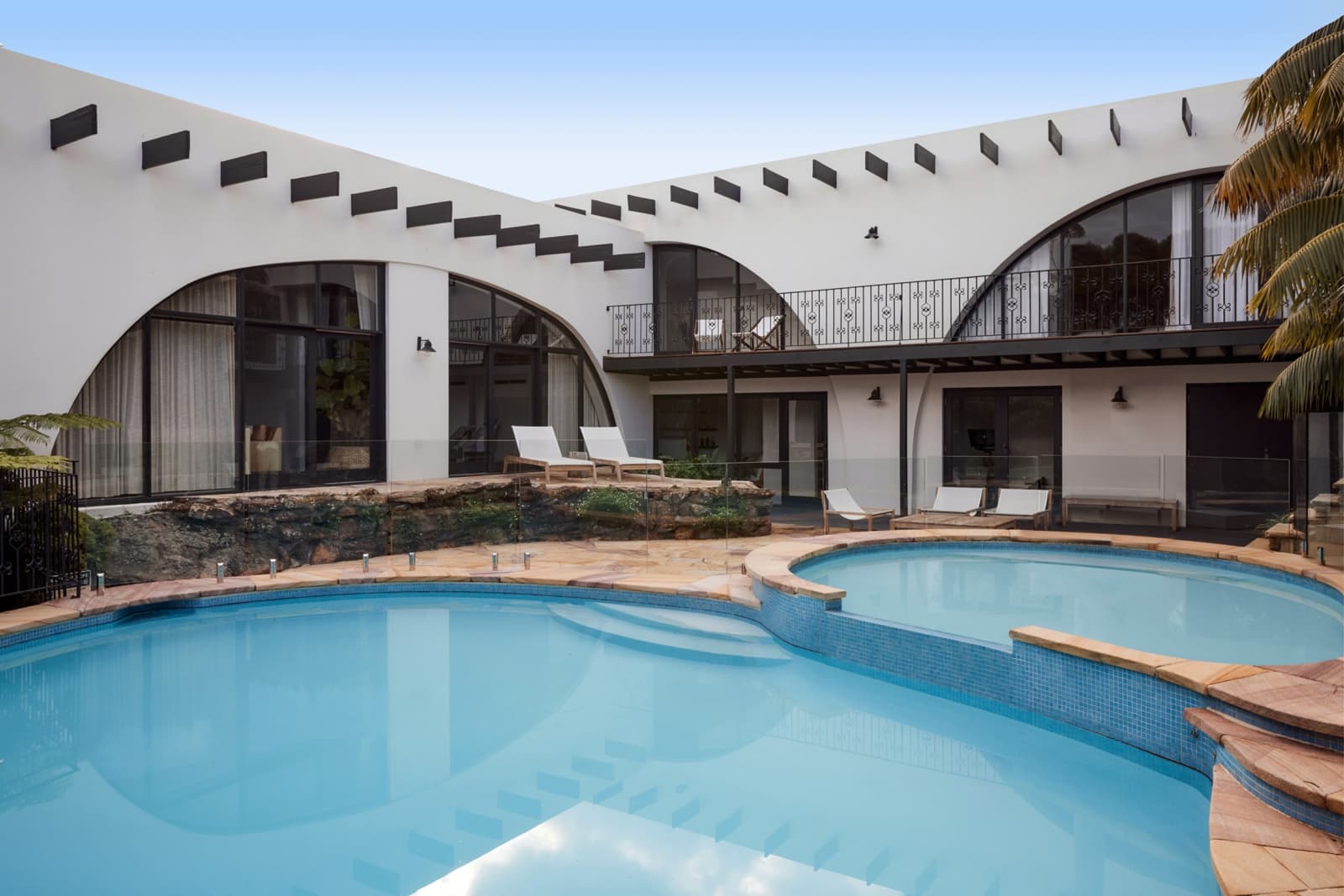 12 Emerstan Drive, Castle Cove - Image 1
