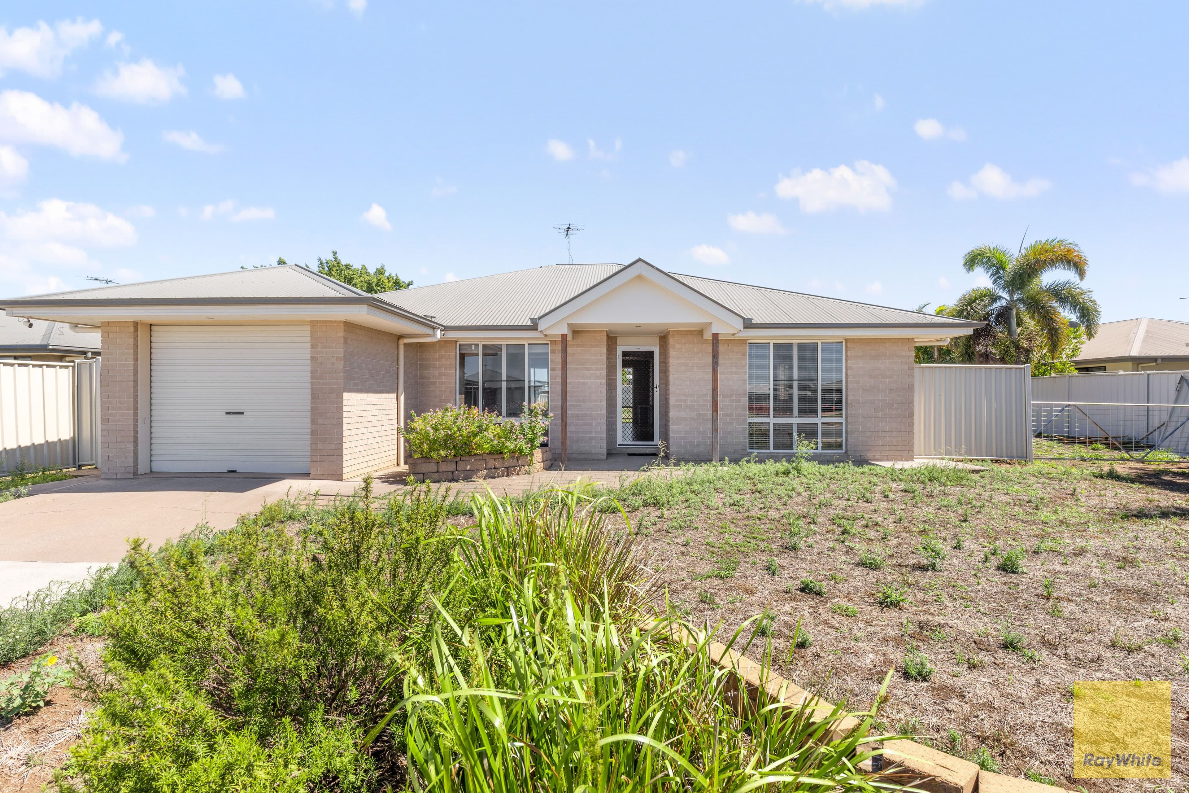 42 Mayfair Drive, Emerald QLD 4720, Emerald - Thumbnail 2