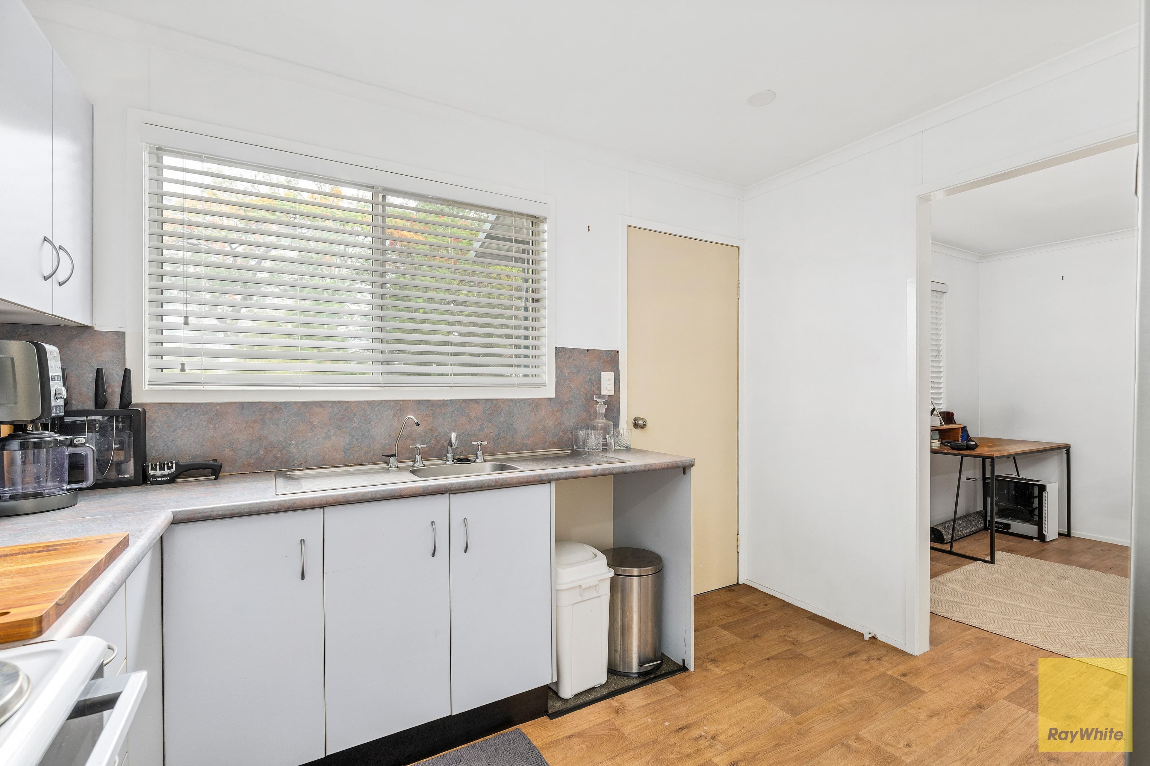22 Lorraway Street, Emerald QLD 4720, Emerald - Thumbnail 6