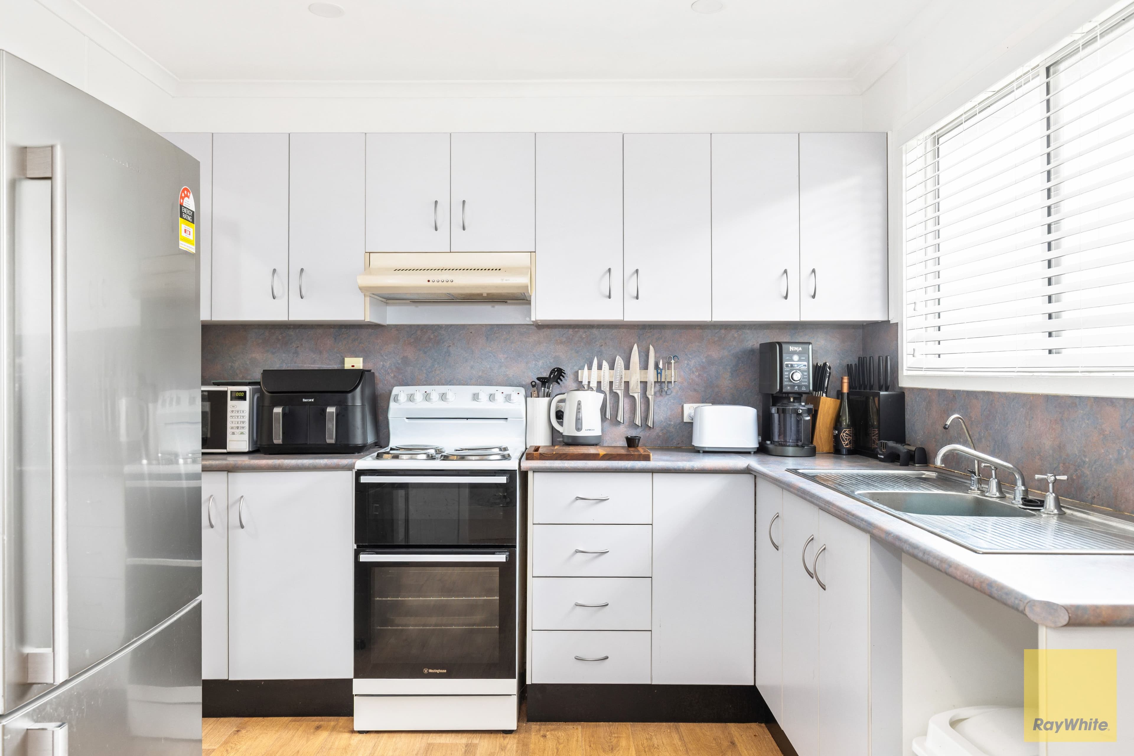 22 Lorraway Street, Emerald QLD 4720, Emerald - Thumbnail 7