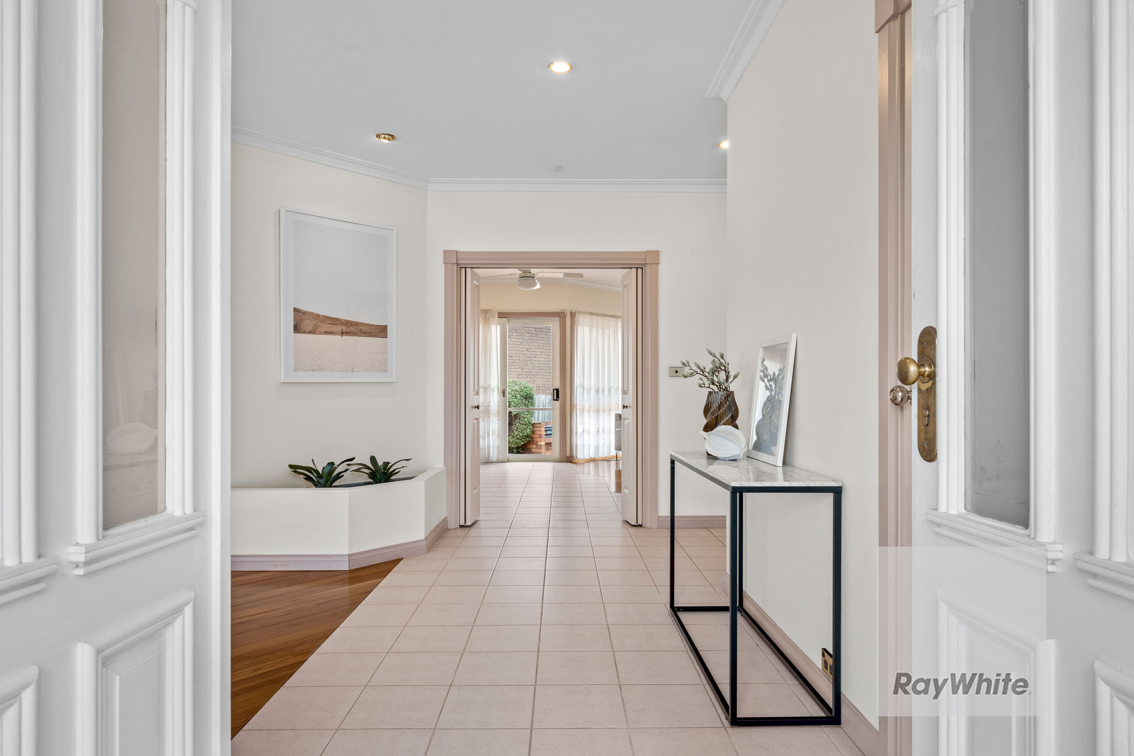 6 Hutchins Circuit, Bundoora VIC 3083, Bundoora - Thumbnail 2