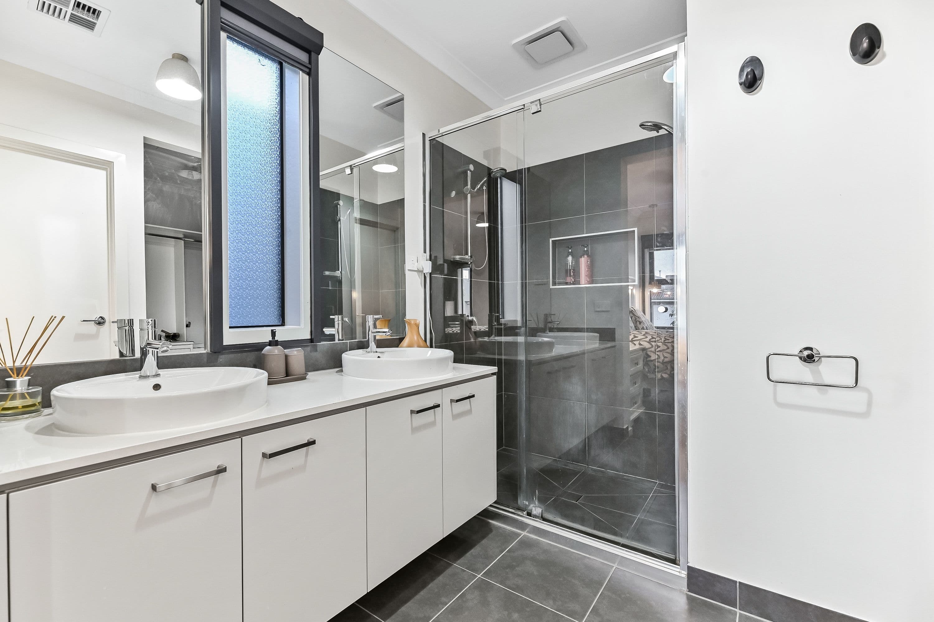 15 Whispering Way, Clyde North VIC 3978, Clyde North - Thumbnail 4