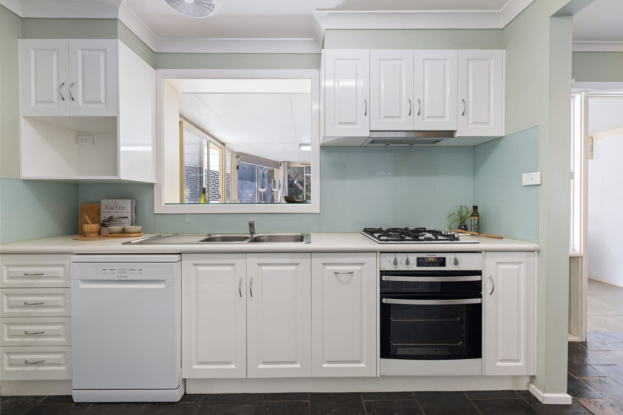 38 Burns Street, Frankston VIC 3199, Frankston - Thumbnail 2
