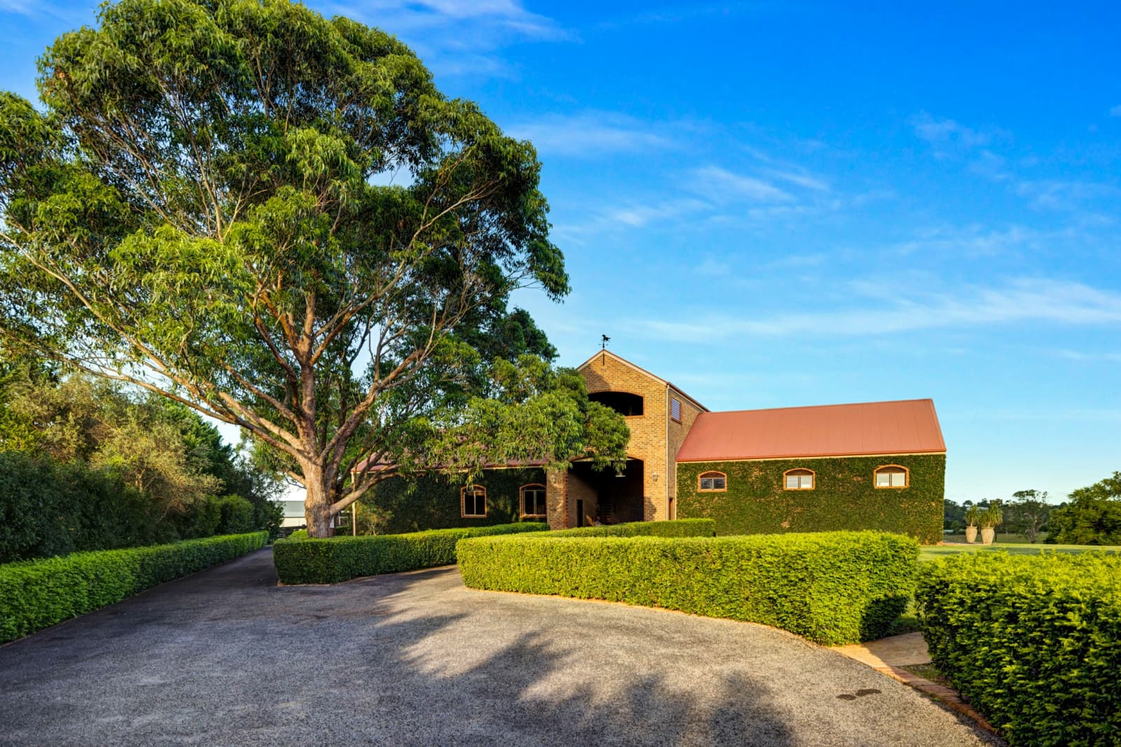 100 Daley Close,The Oaks, The Oaks - Thumbnail 2