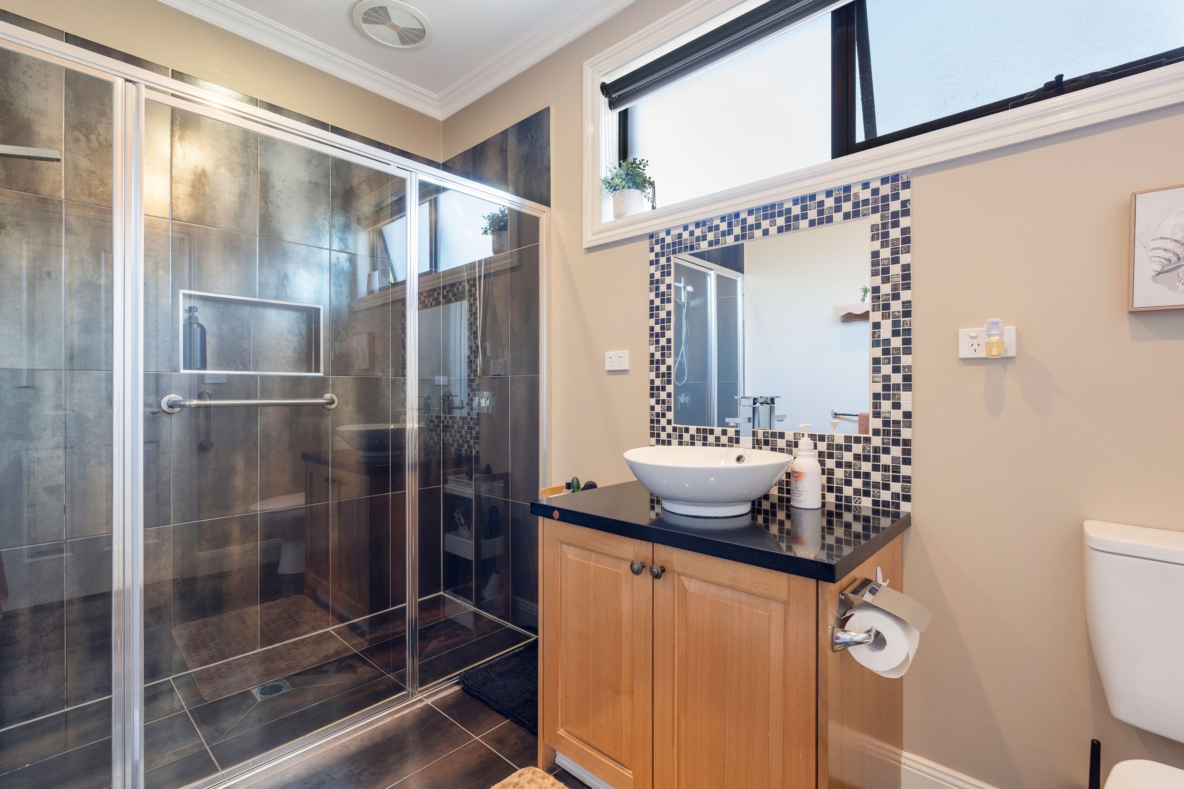 35 Cradle Mountain Drive, Craigieburn VIC 3064, Craigieburn - Thumbnail 5