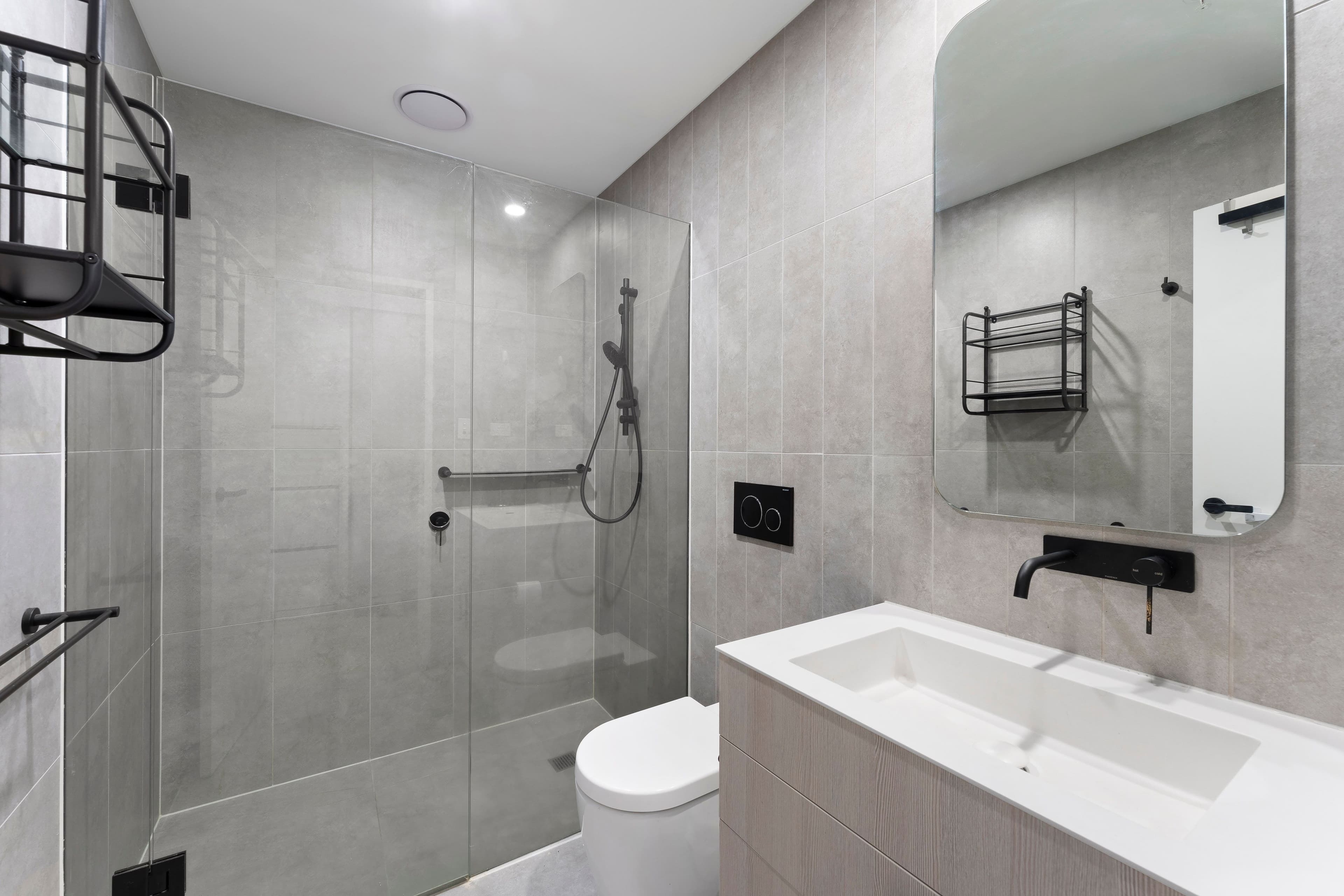 261 The Esplanade, Torquay - Thumbnail 7