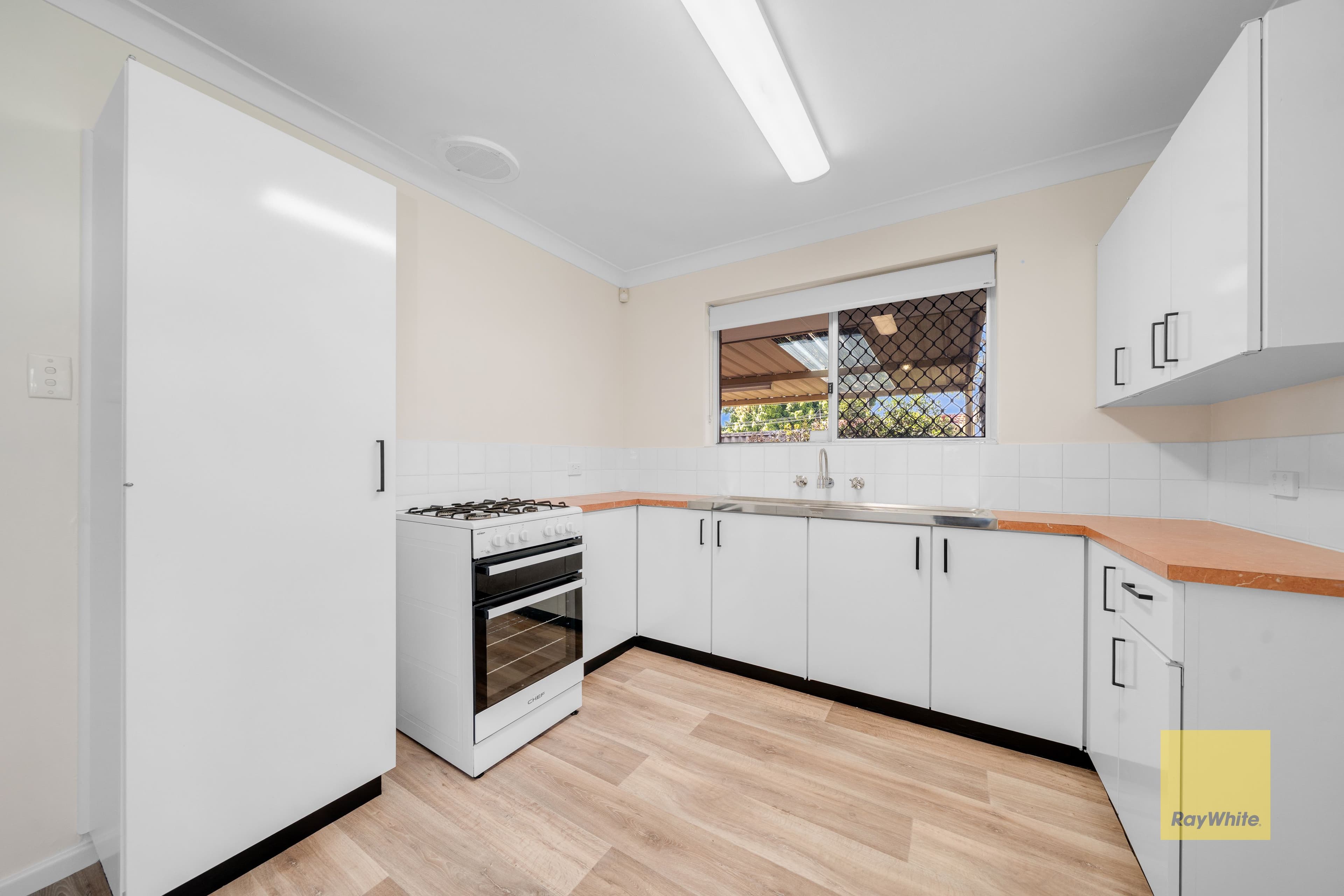 77 Amberton Avenue, Girrawheen WA 6064, Girrawheen - Thumbnail 8