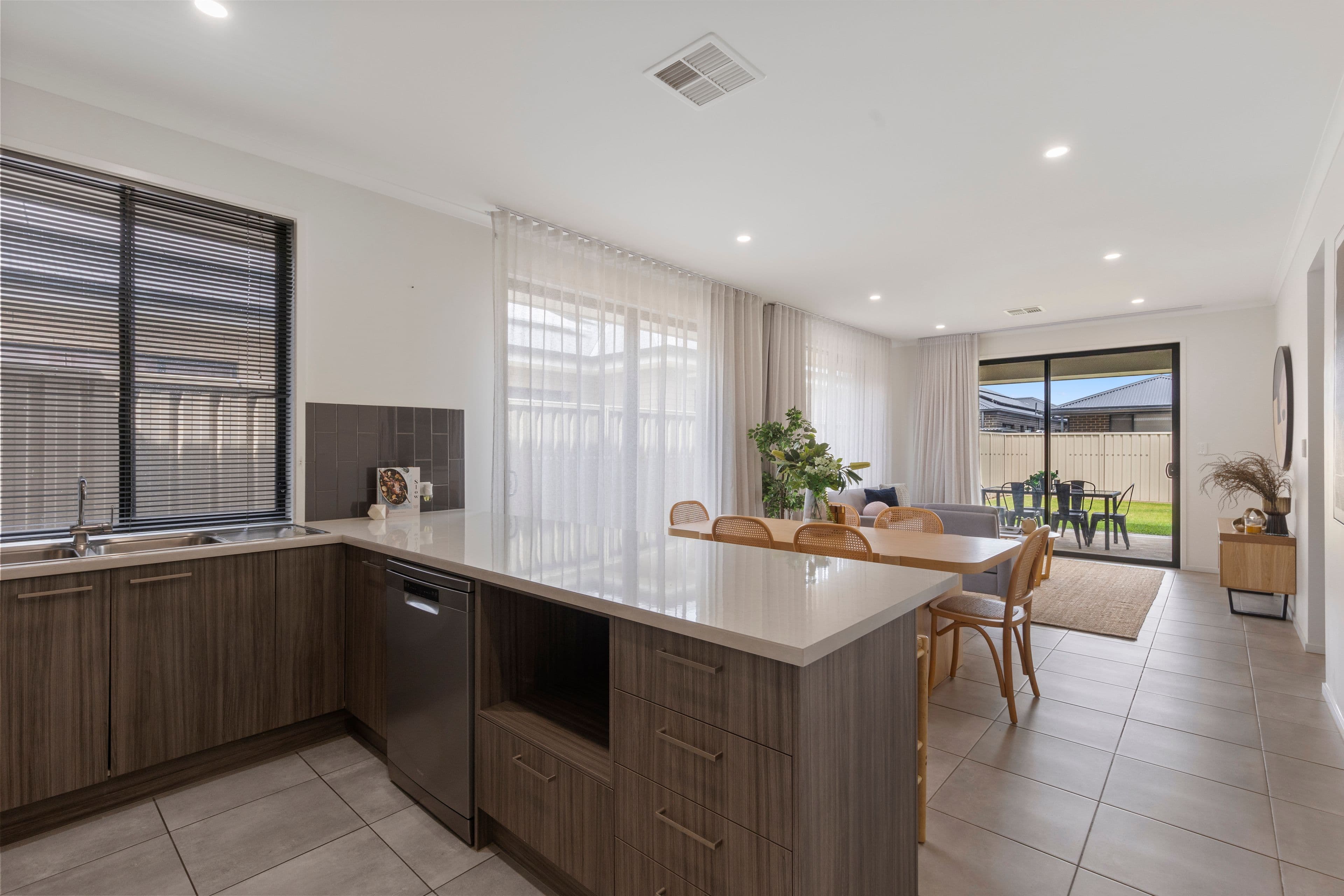 33 Noble Circuit, ONKAPARINGA HEIGHTS SA 5163, Onkaparinga Heights - Thumbnail 4