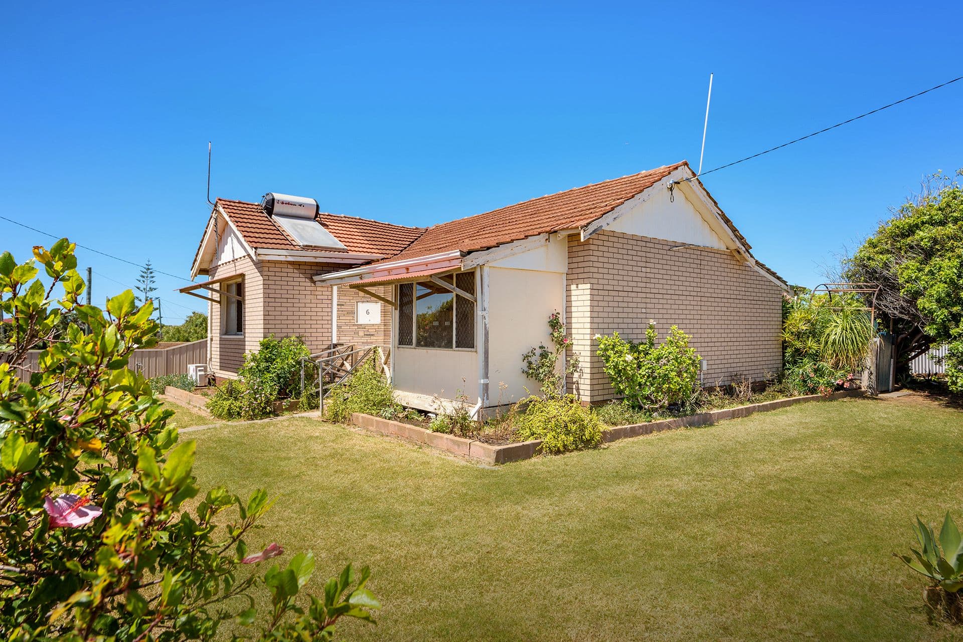 6 Whitfield Street, Beachlands WA 6530, Beachlands - Thumbnail 2
