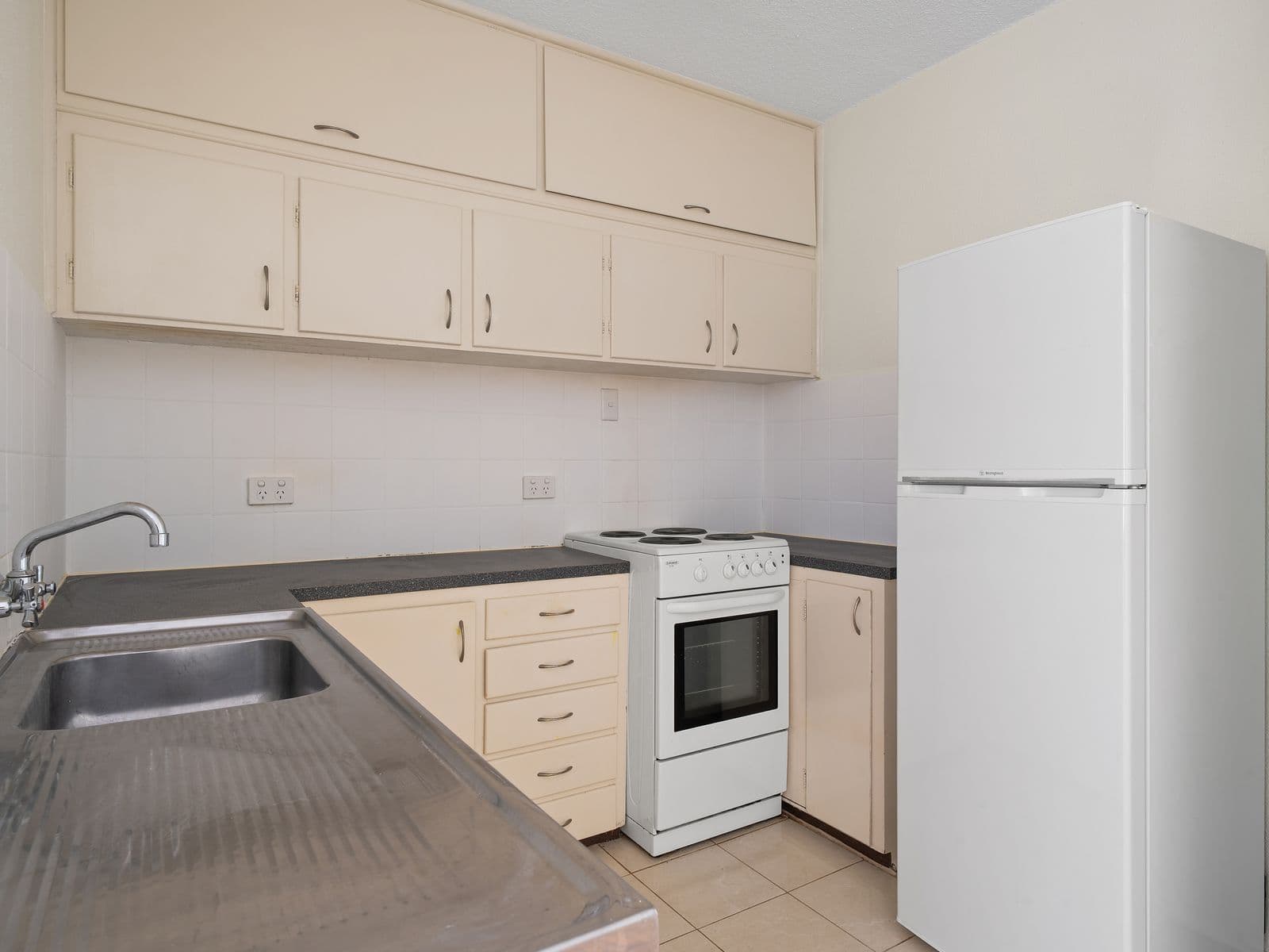 135 Blamey Crescent, Campbell - Thumbnail 2