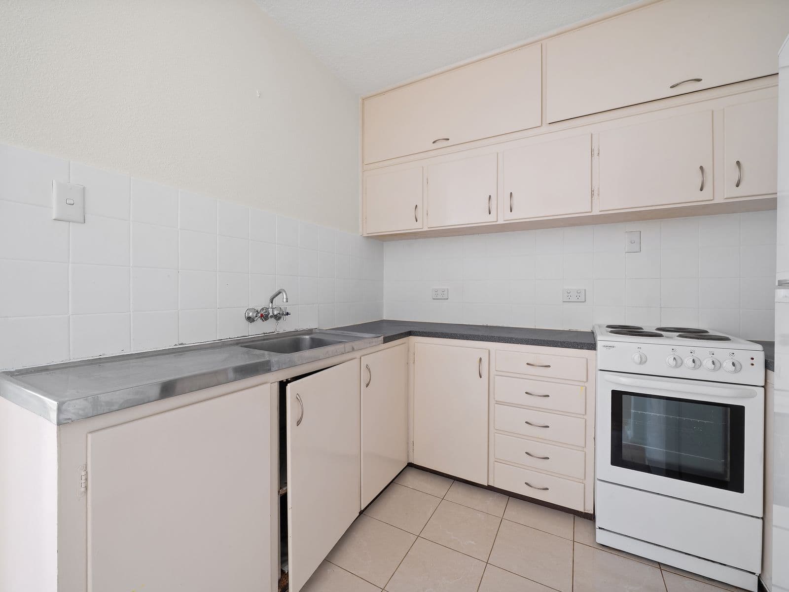 135 Blamey Crescent, Campbell - Thumbnail 3