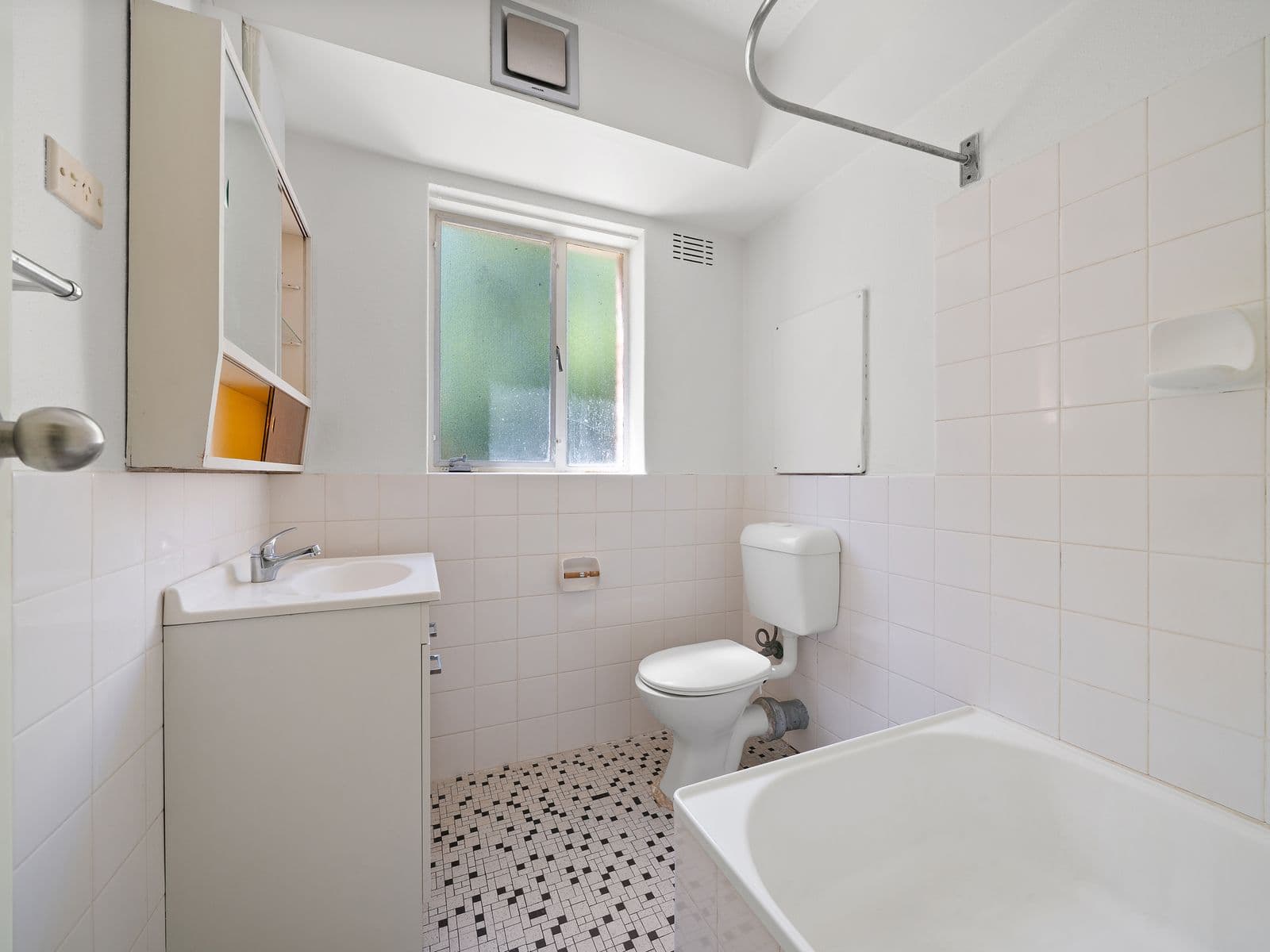 135 Blamey Crescent, Campbell - Thumbnail 6