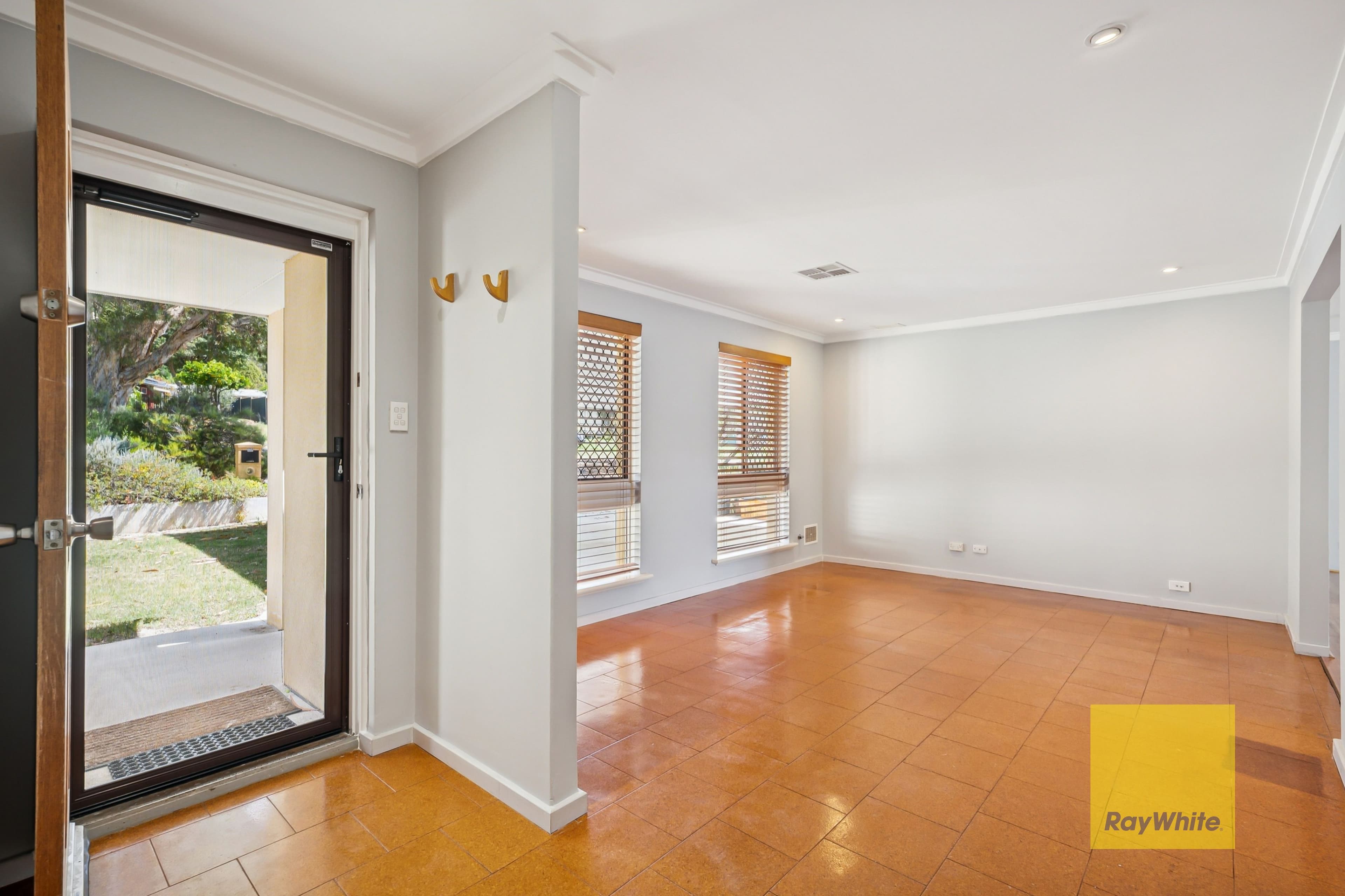 42 Millen Street, Mount Nasura WA 6112, Mount Nasura - Thumbnail 4