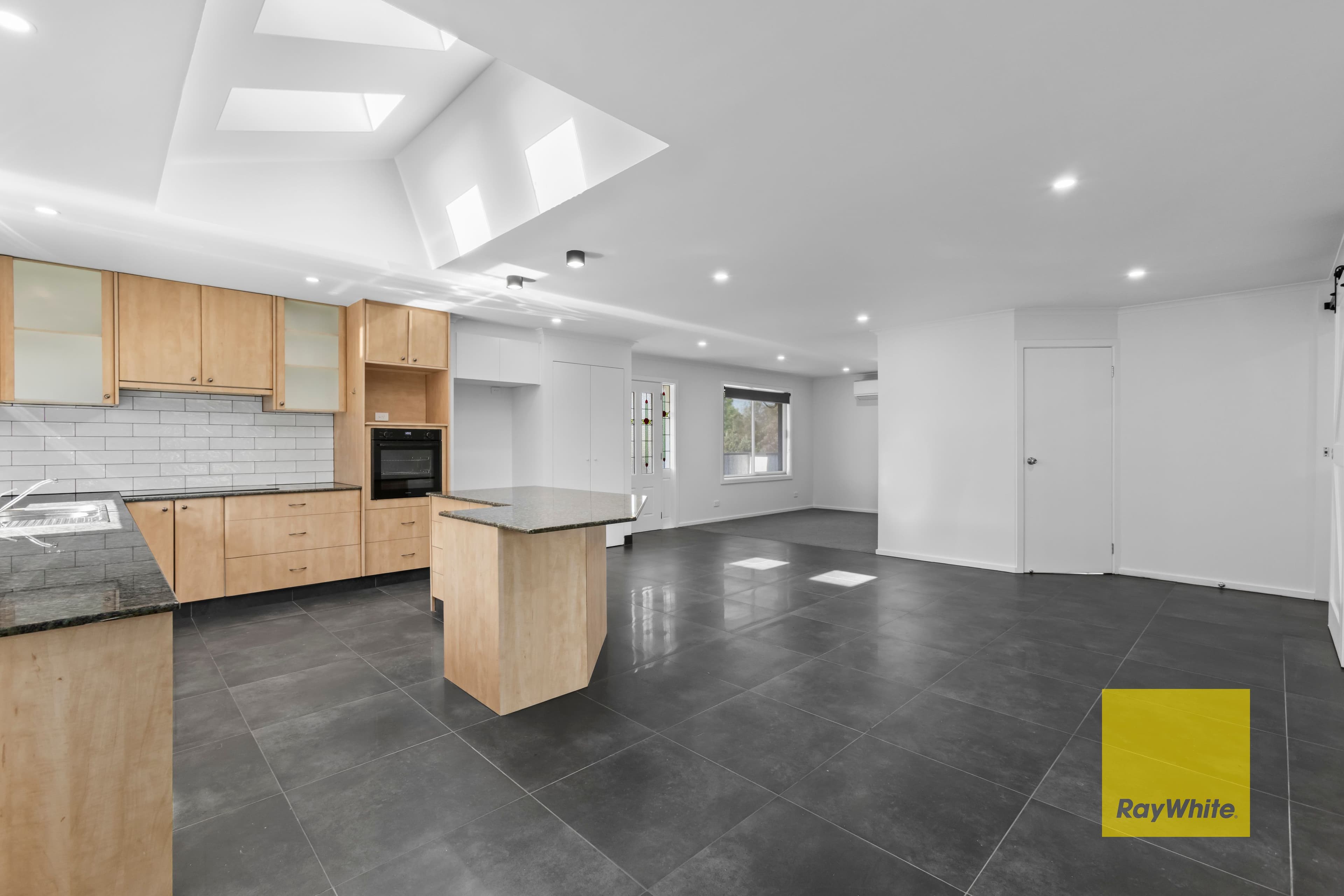 11 Griffith Street, Grovedale VIC 3216, Grovedale - Thumbnail 2