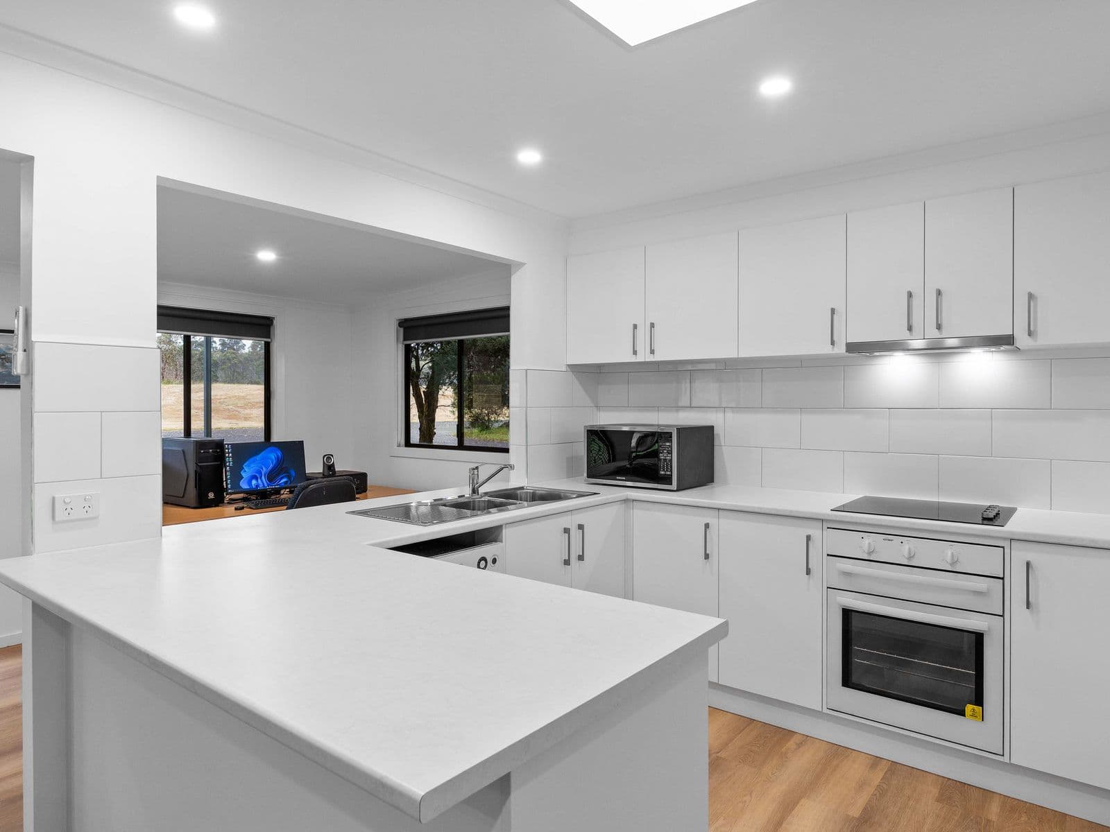 285 Bromfield Road, Northwood - Thumbnail 2