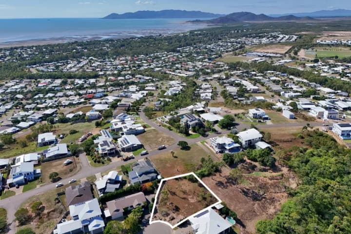 4 Chilott Court, Bushland Beach, QLD, Bushland Beach - Image 1