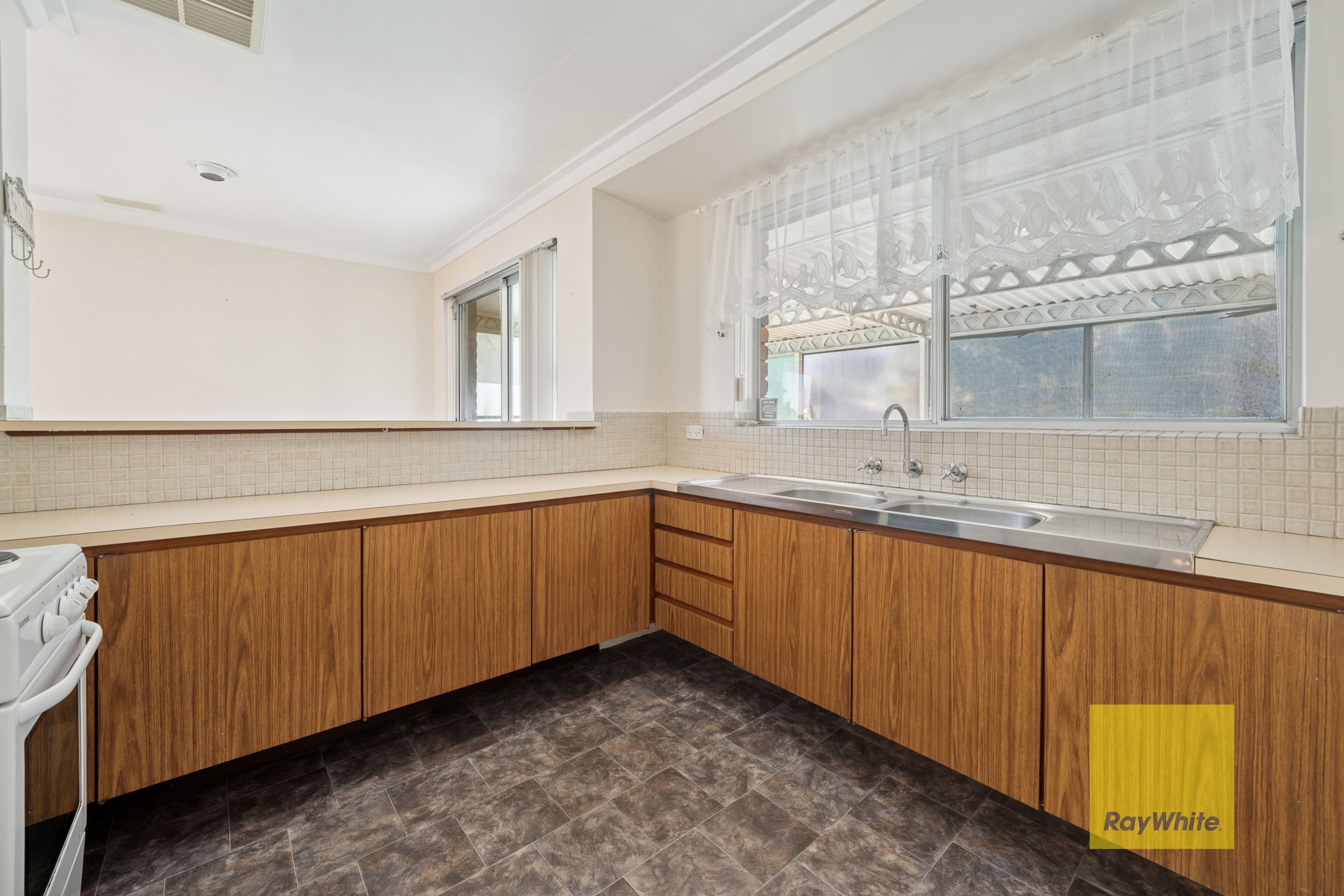 4B Griffiths Street, Kelmscott WA 6111, Kelmscott - Thumbnail 5