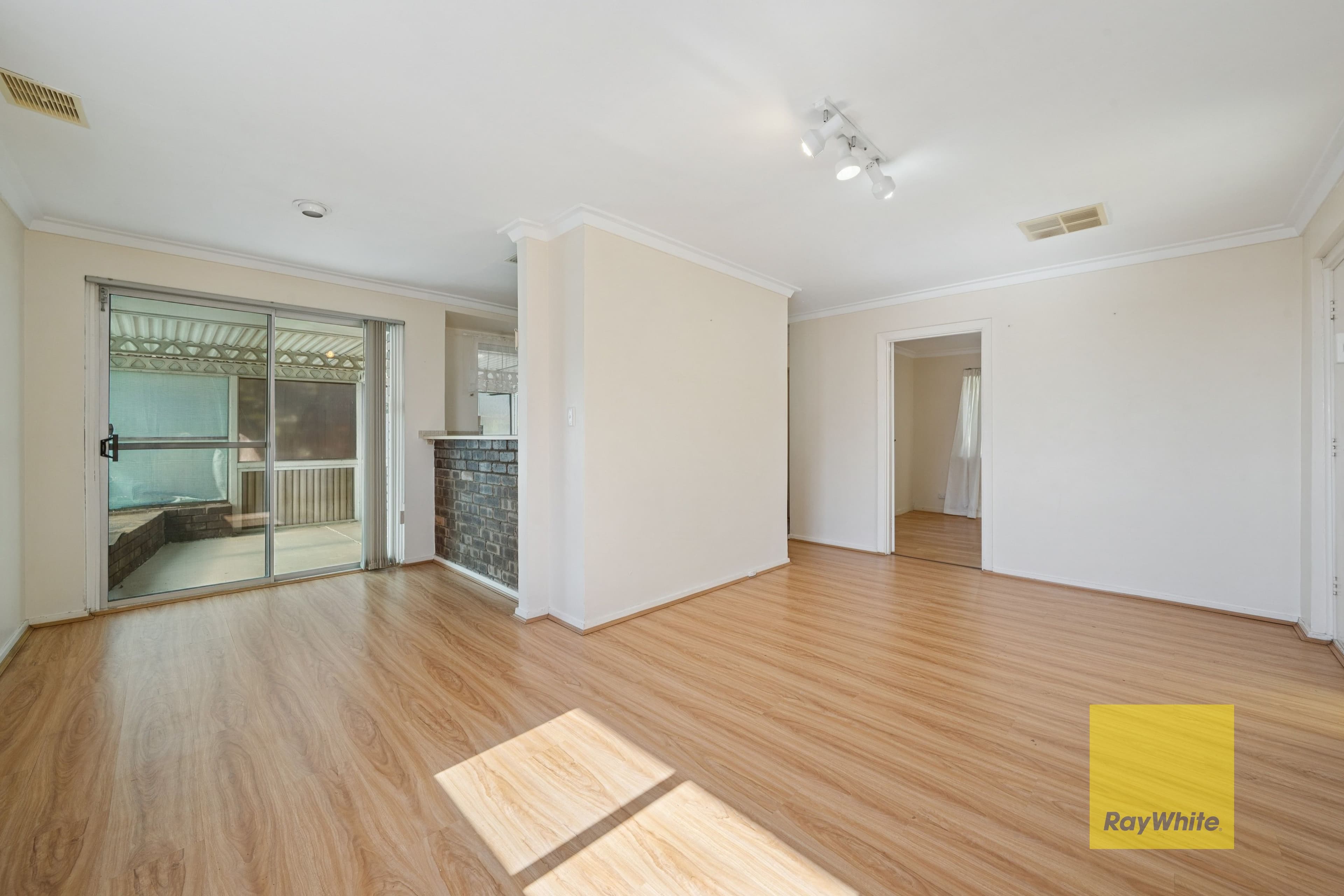 4B Griffiths Street, Kelmscott WA 6111, Kelmscott - Thumbnail 7