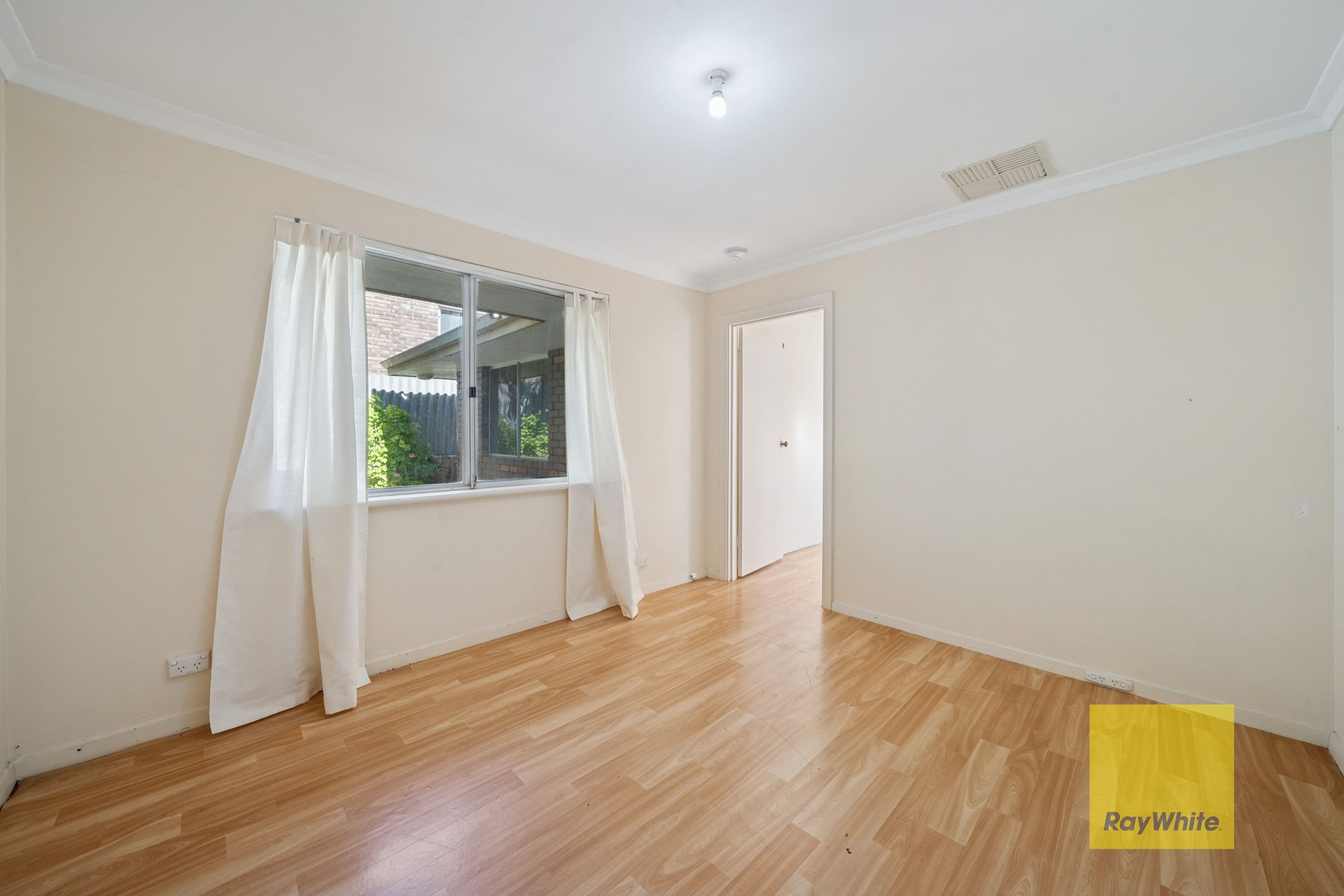 4B Griffiths Street, Kelmscott WA 6111, Kelmscott - Thumbnail 8