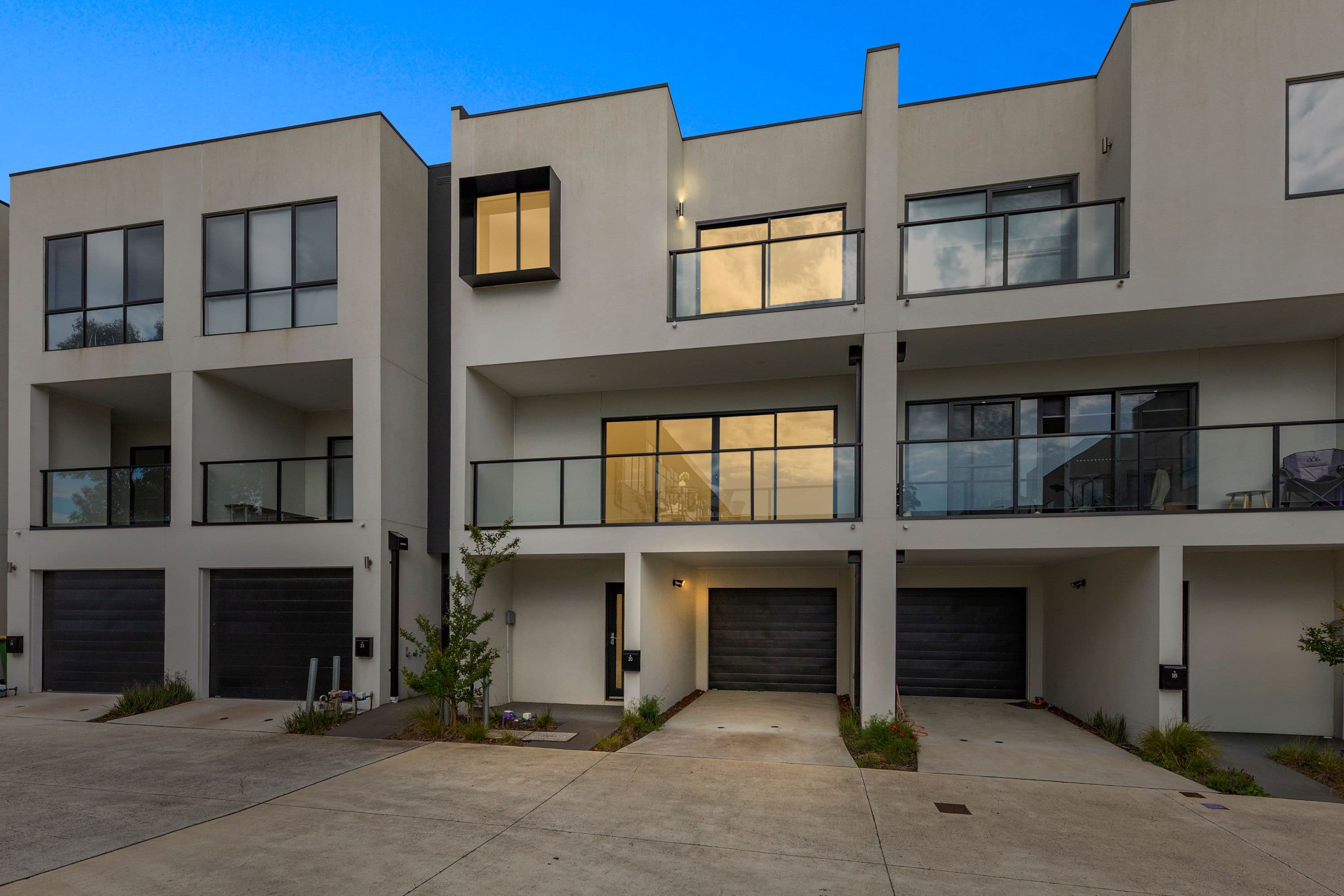 20 Foxoman Way, Pakenham VIC 3810, Pakenham - Thumbnail 2