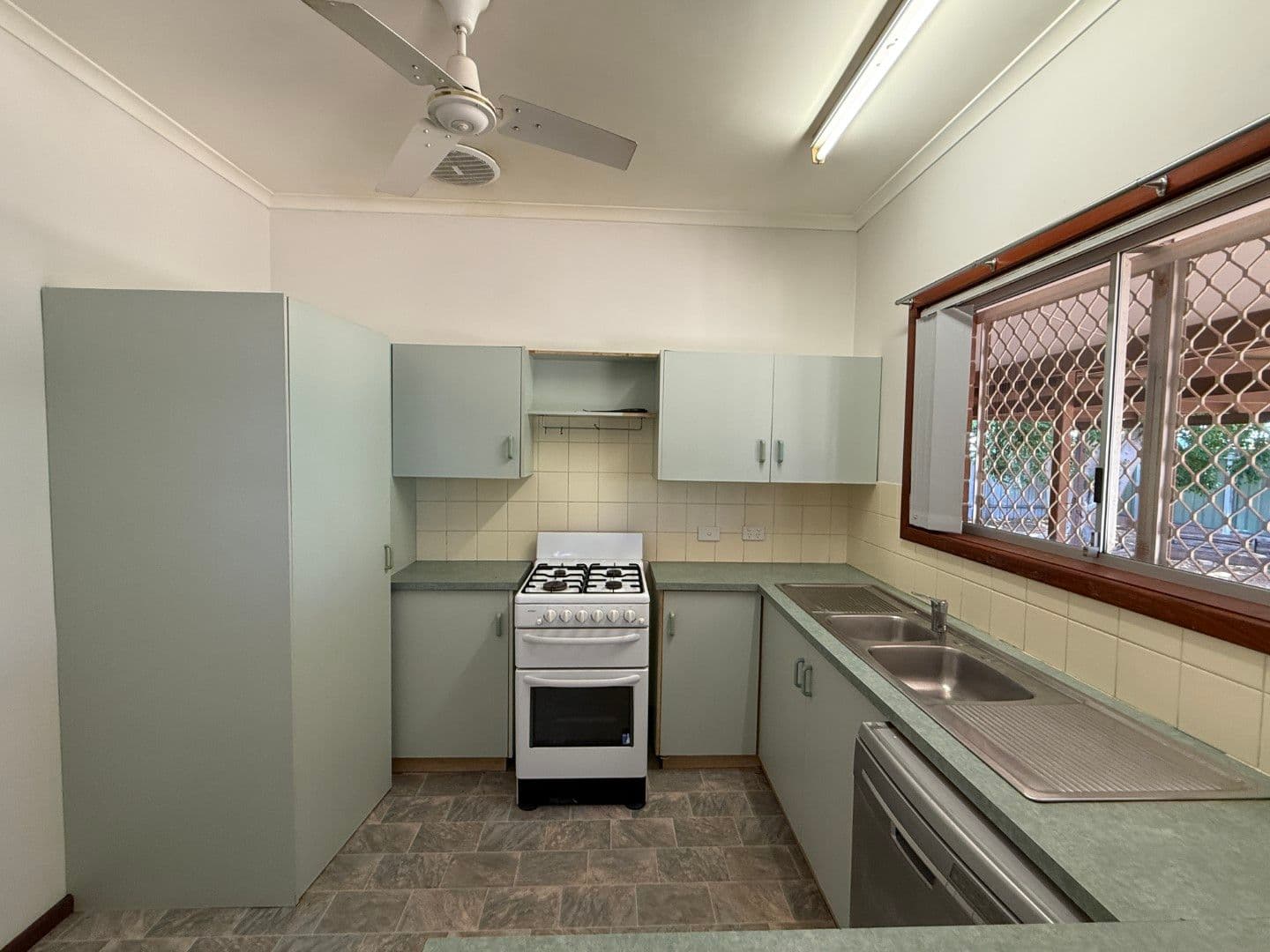 9 Rodgers Way, Nickol WA 6714, Nickol - Thumbnail 2