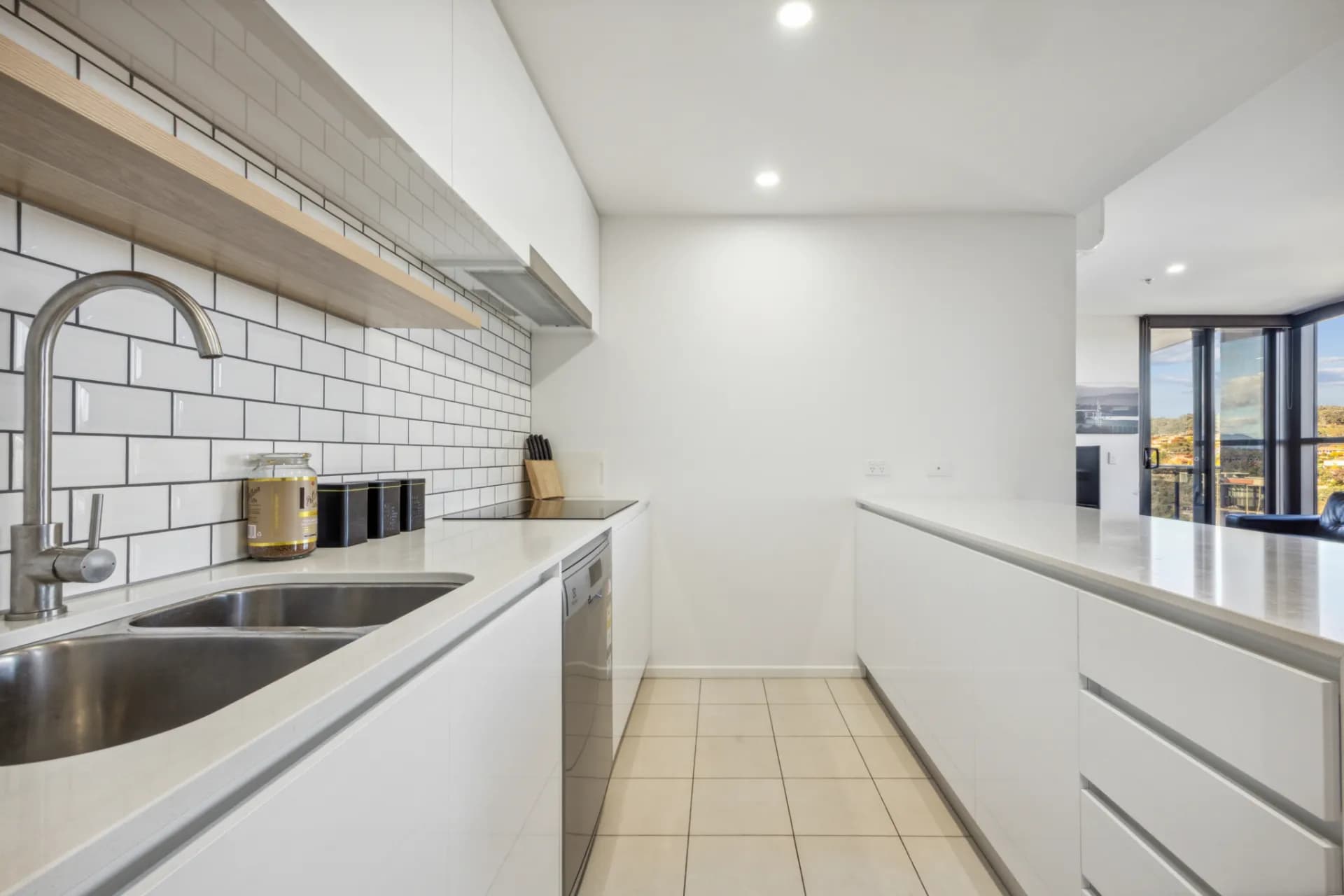 1216/120 Eastern Valley Way, Belconnen., Belconnen - Thumbnail 3
