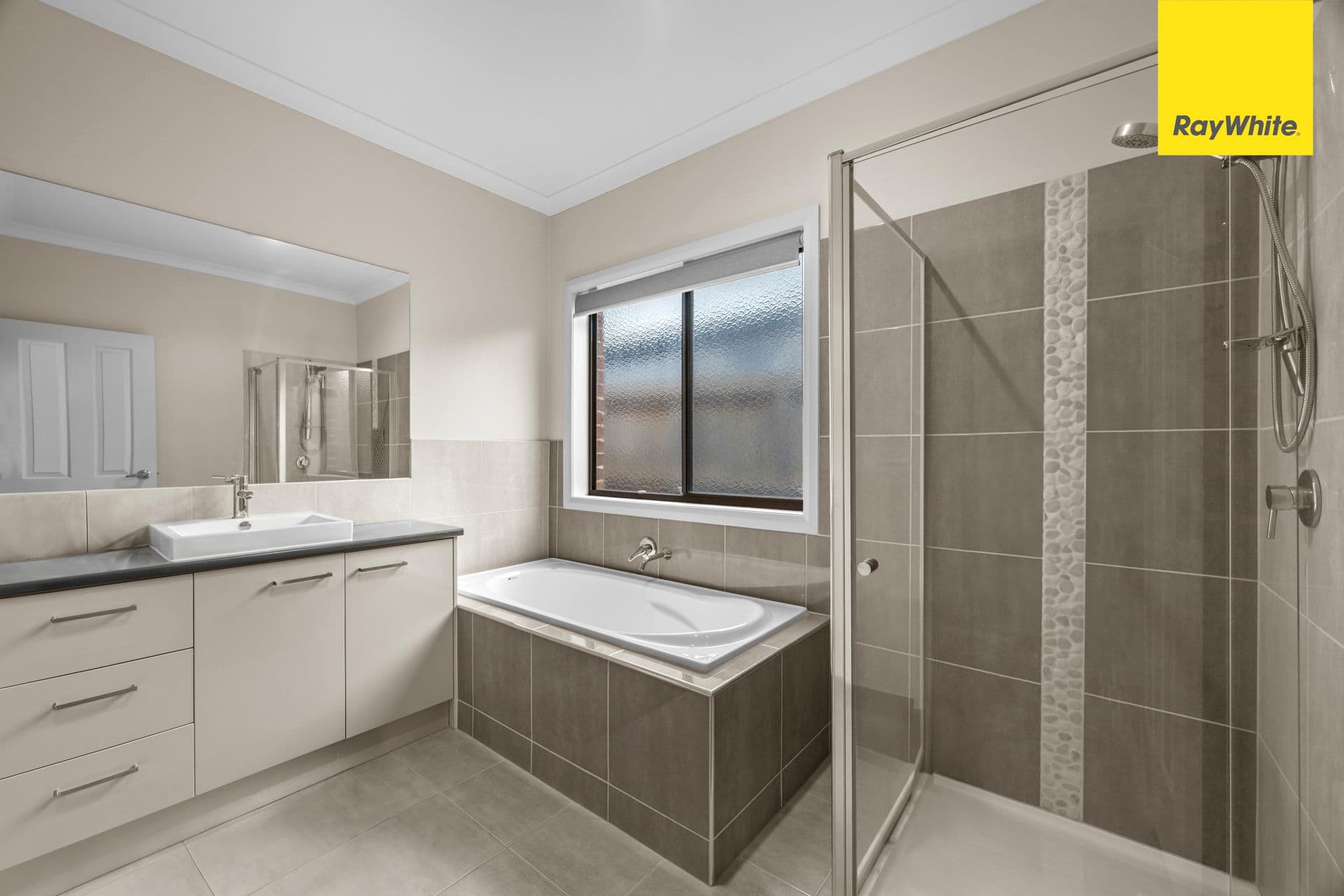 9 Tetbury Avenue, WEIR VIEWS VIC 3338, Weir Views - Thumbnail 4