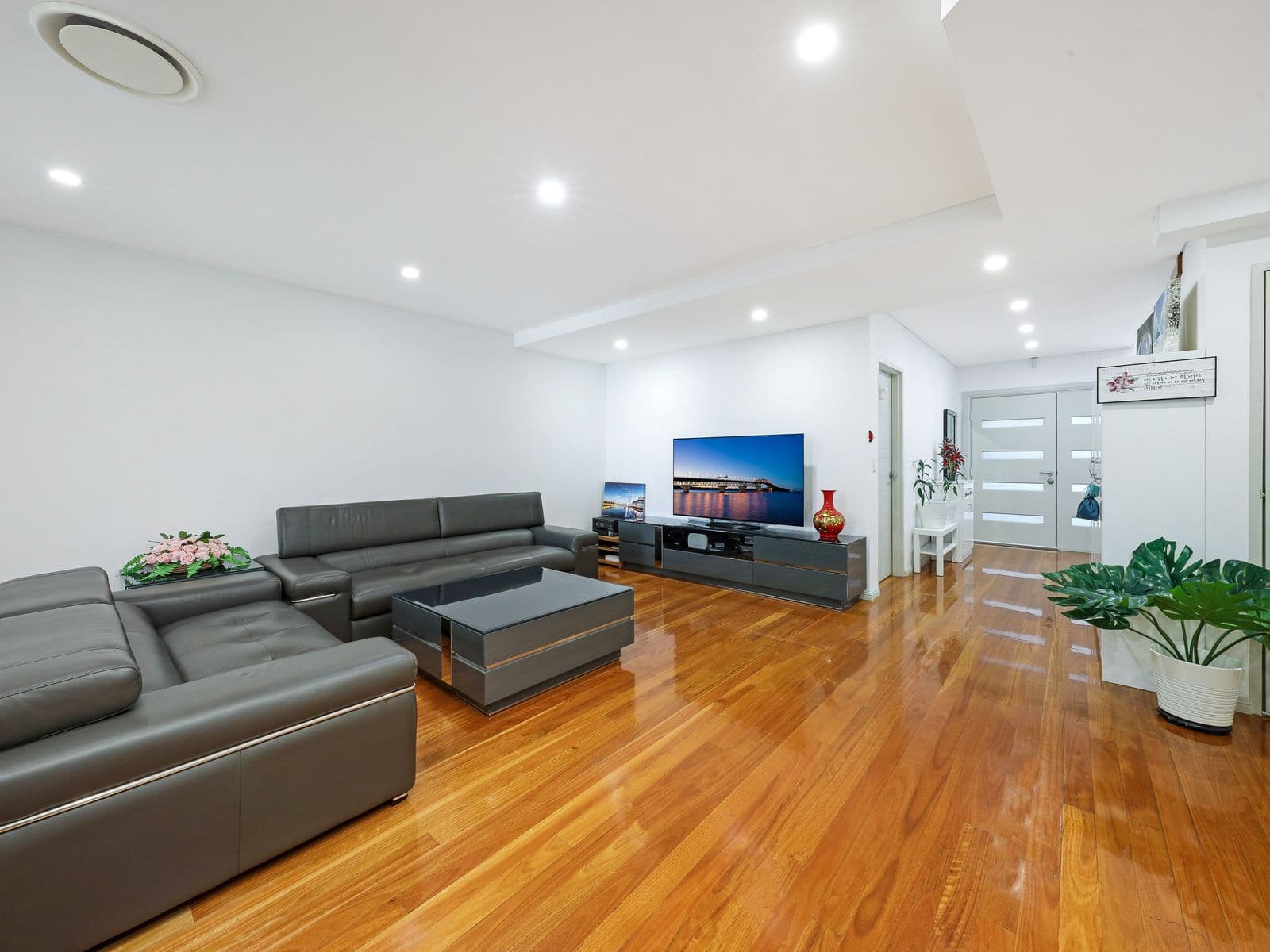 9A Wade Street, Campsie - Thumbnail 2
