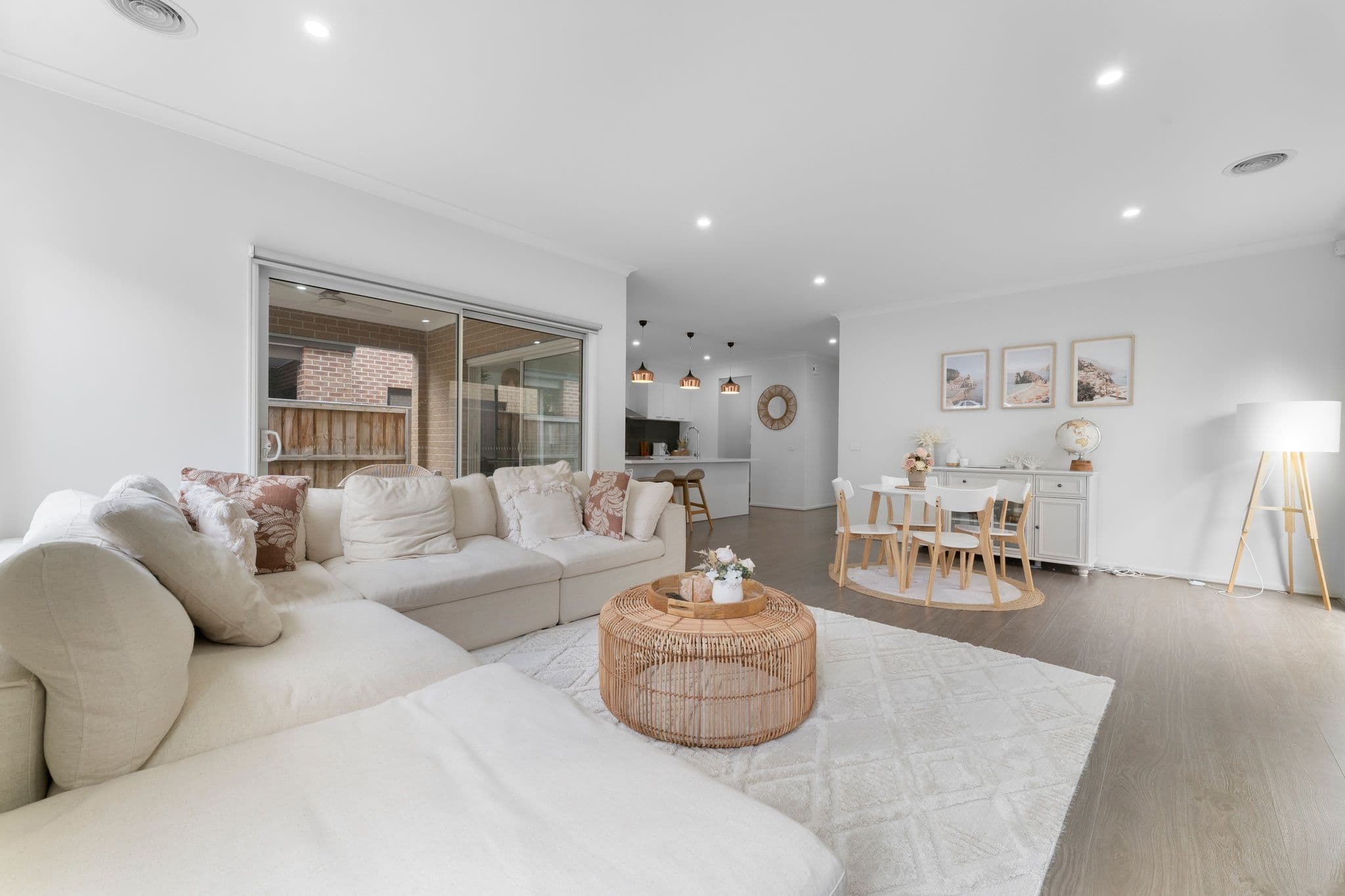 52 Appledale Way, Wantirna South VIC 3152, Wantirna South - Thumbnail 2