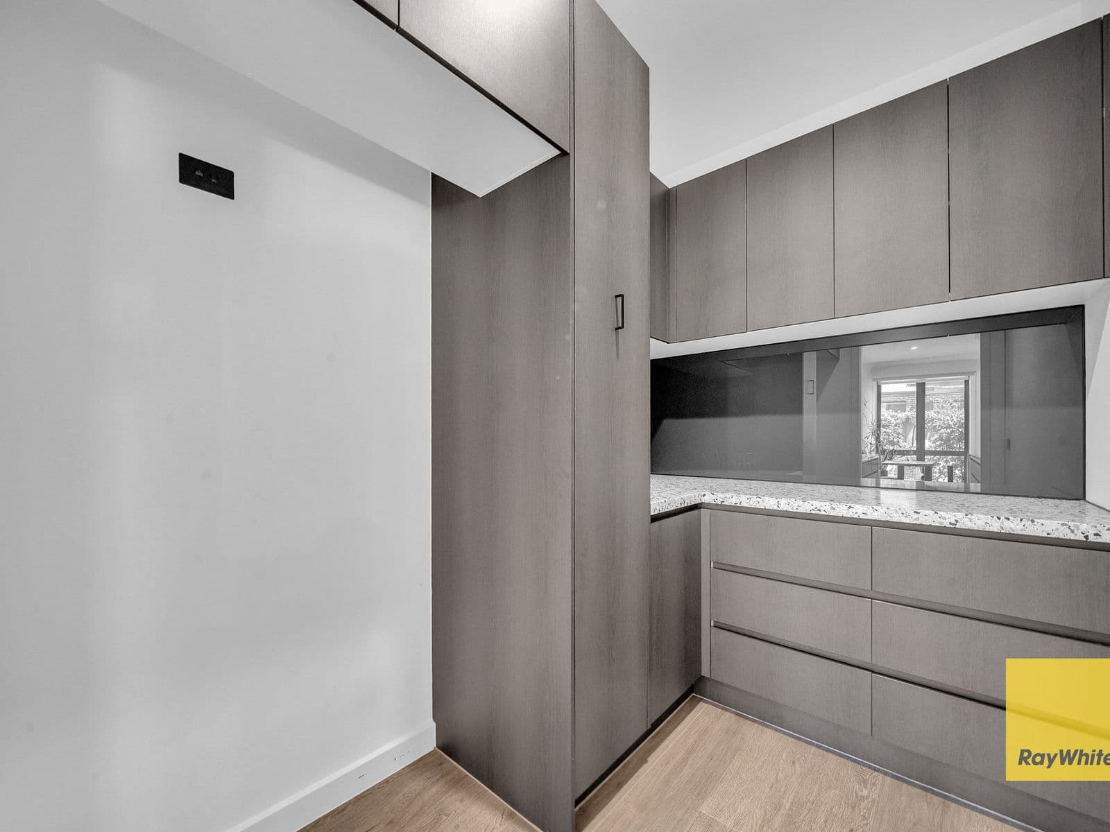 26 Legrange Crescent, Fraser Rise - Thumbnail 8