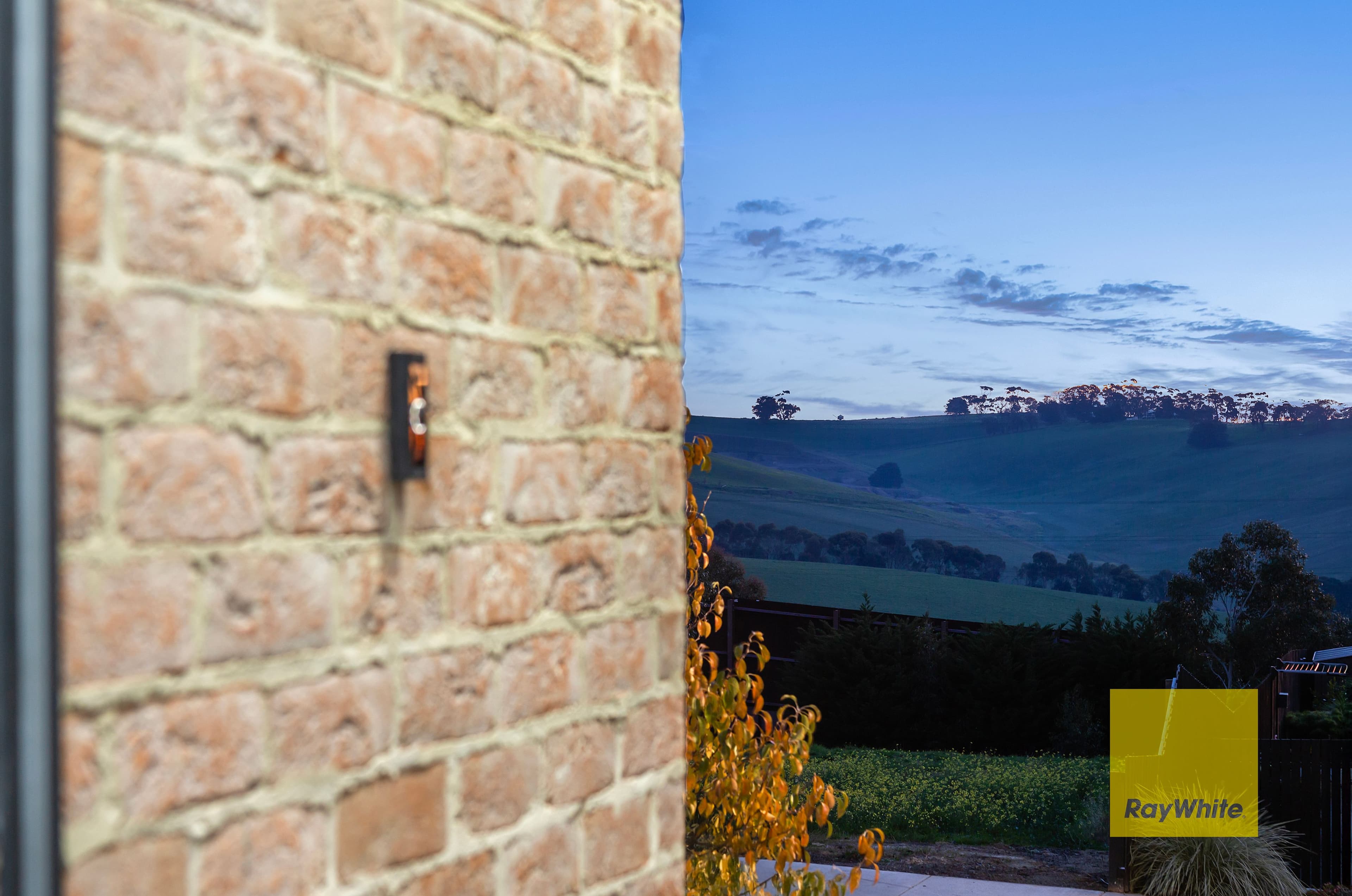 33 Radstock Avenue, Highton VIC 3216, Highton - Thumbnail 3