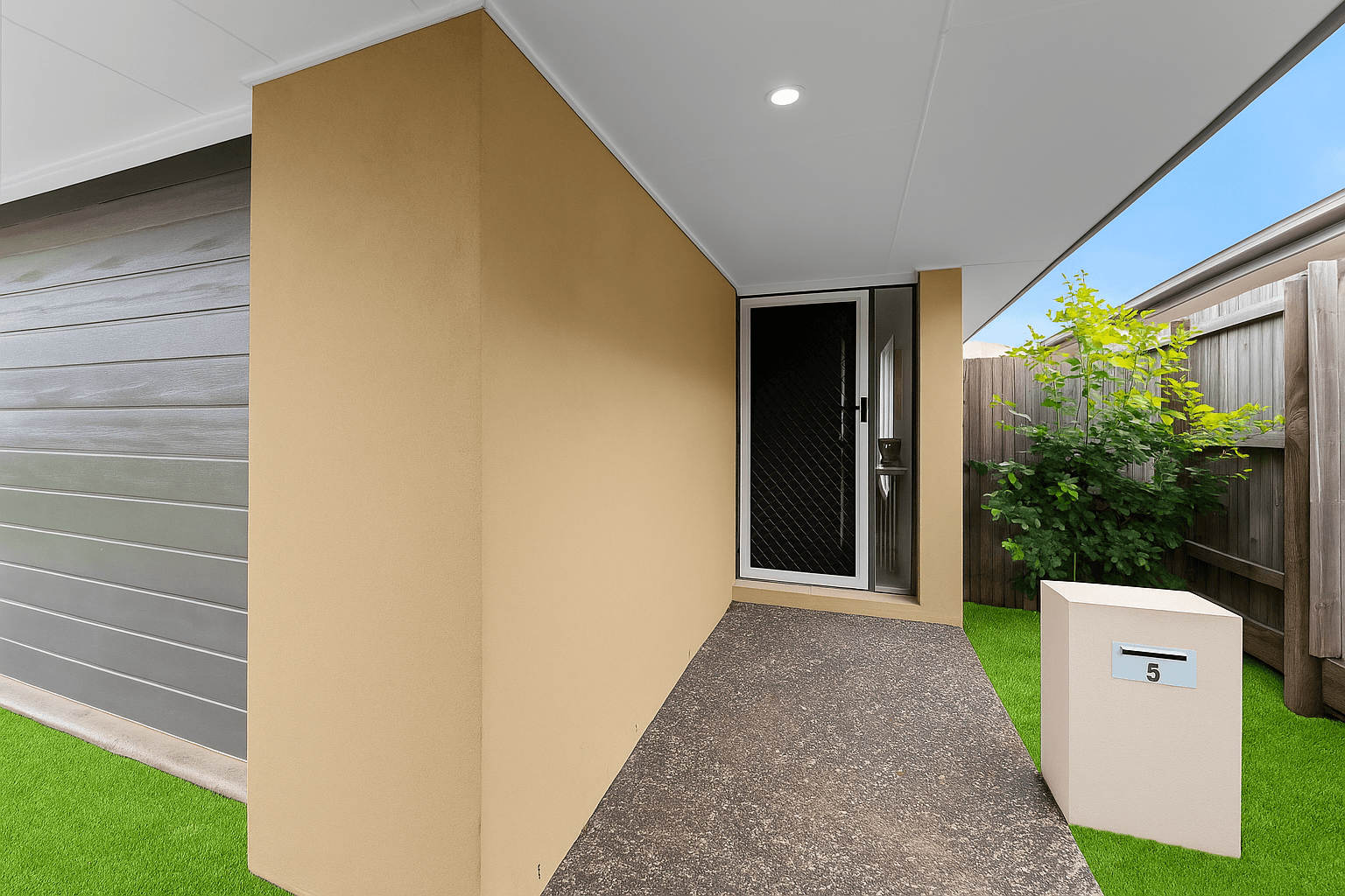 5 Larcom Crescent, Redbank Plains QLD 4301, Redbank Plains - Thumbnail 2